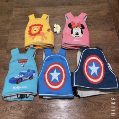 Đai xe máy cho bé từ 1-10 tuổi có dây đeo chắc chắn, an toàn khi ngồi trước hay sau xe máy giúp bố mẹ yên tâm cho bé ra.