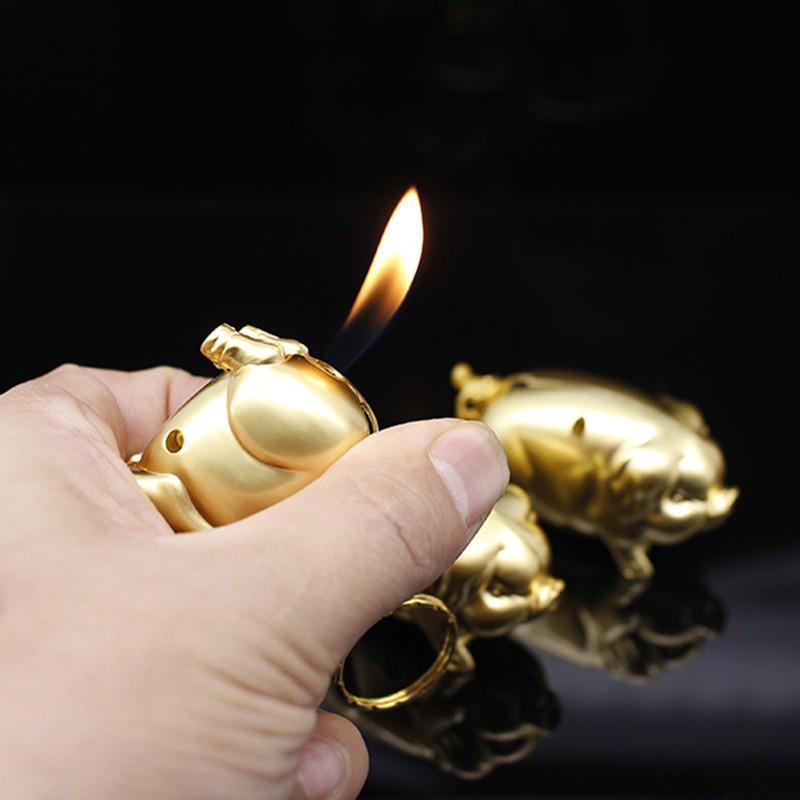 Móc Treo Chìa Khóa Kiêm Quẹt Bật Lửa Hình Chú Heo Vàng May Mắn (kim loại)