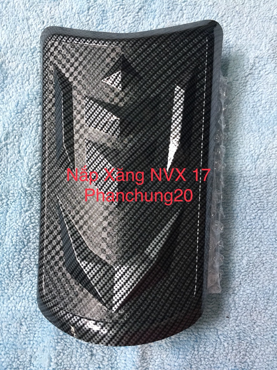 ỐP NẮP BÌNH XĂNG DÙNG CHO XE NVX 2017 2018 2019 2020 CACBON