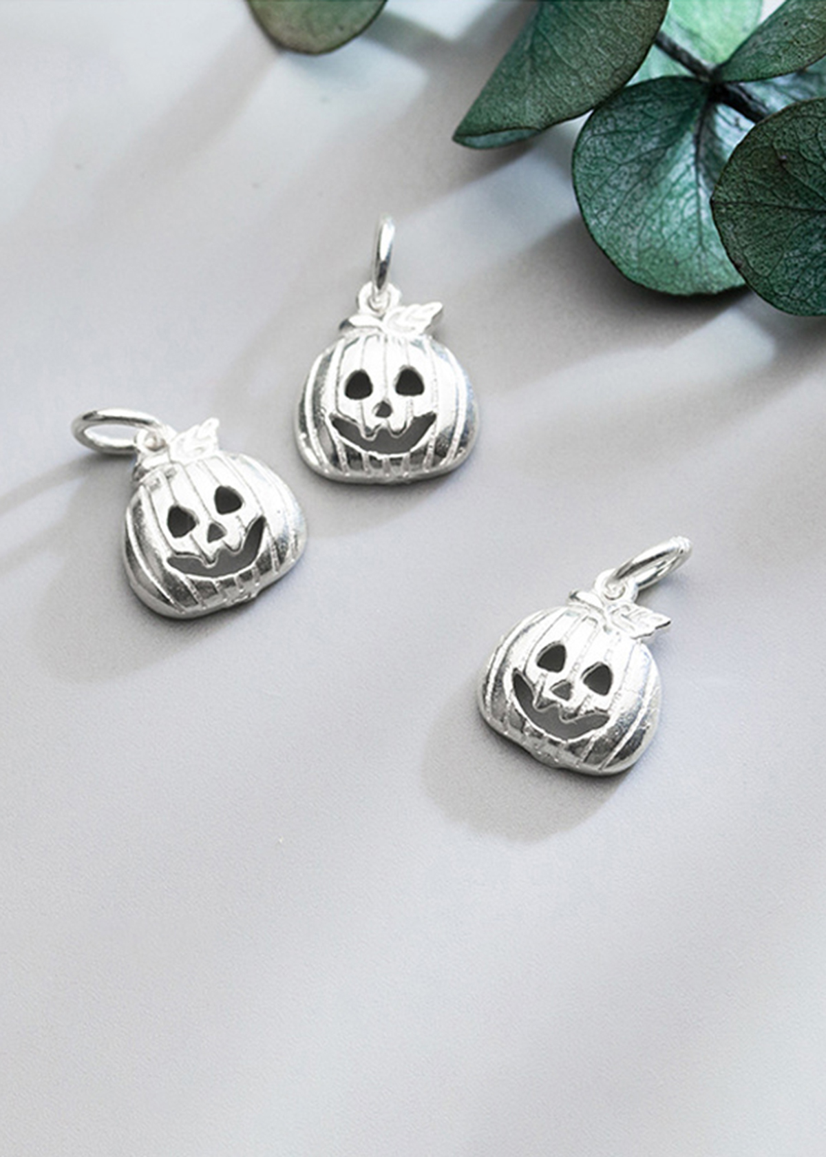 Combo 2 cái charm bạc hình bí halloween treo - Ngọc Quý Gemstones