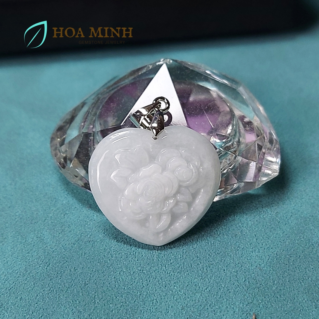 Mặt dây chuyền Cẩm Thạch trắng trái tim chạm hoa hồng size 22x24mm thanh lịch