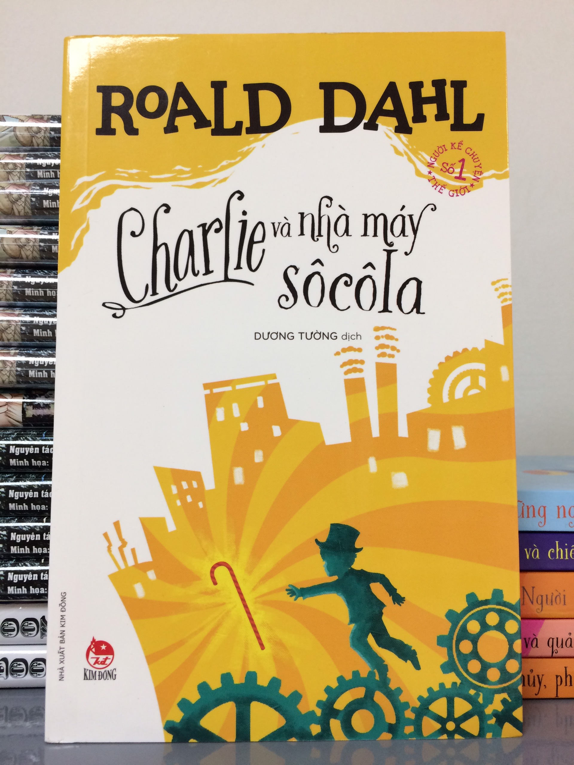 CHARLIE VÀ NHÀ MÁY SÔCÔLA