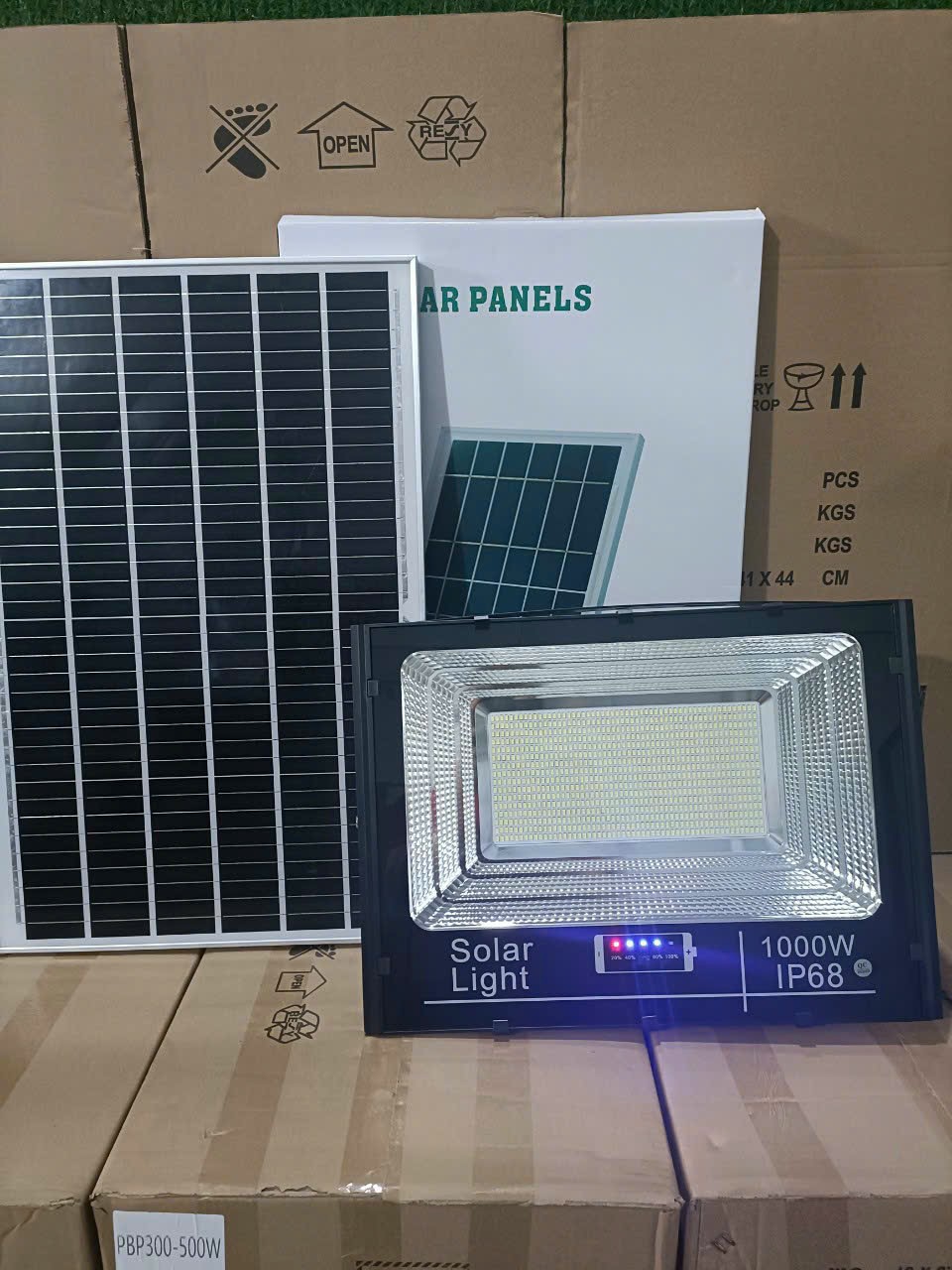 Đèn Pha Năng Lượng Mặt Trời Mẫu Mới 200w IP67