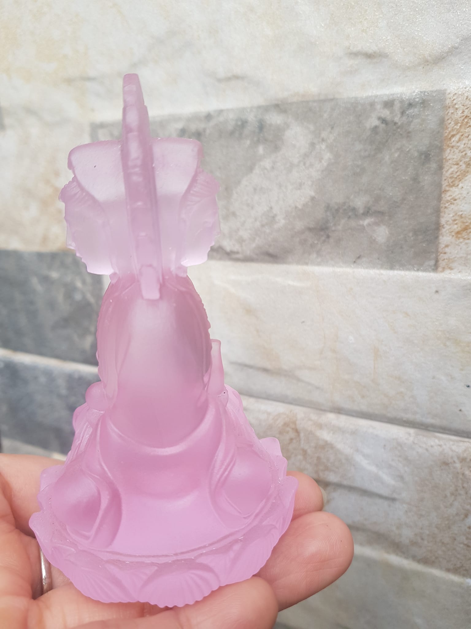 TƯỢNG PHẬT BÀ QUAN ÂM 2 MẶT ĐÁ LƯU LY HỒNG TƯƠI ĐẸP ĐỂ TRONG XE HƠI hoặc BÀN cao 10cm đk 6cm Hợp Anh Chị mệnh HOẢ mệnh THỔ ạ