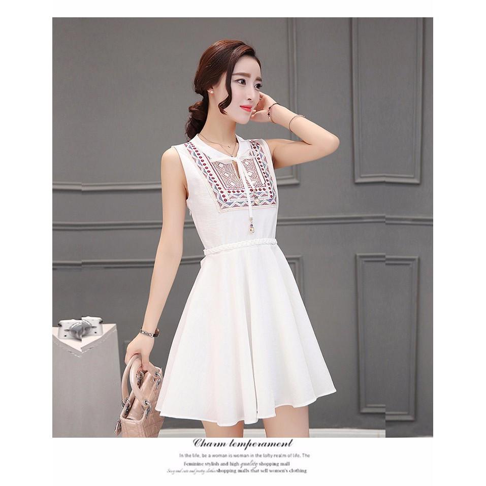 Đầm Xòe Đi Tiệc chất vải thổ cẩm dày dặn,ko co giãn,không nóng. Đầm thích hợp cho Chị/Em đi làm công sở,đi chơi hoặc đi tiệc đều rất đẹp nhé