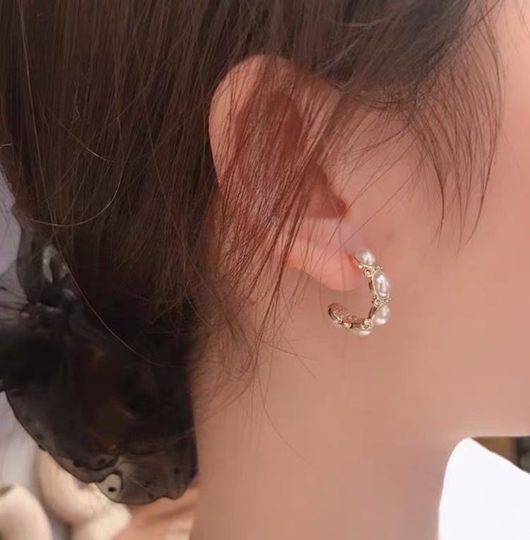 Khuyên tai hình chữ c đính ngọc phong cách hàn quốc