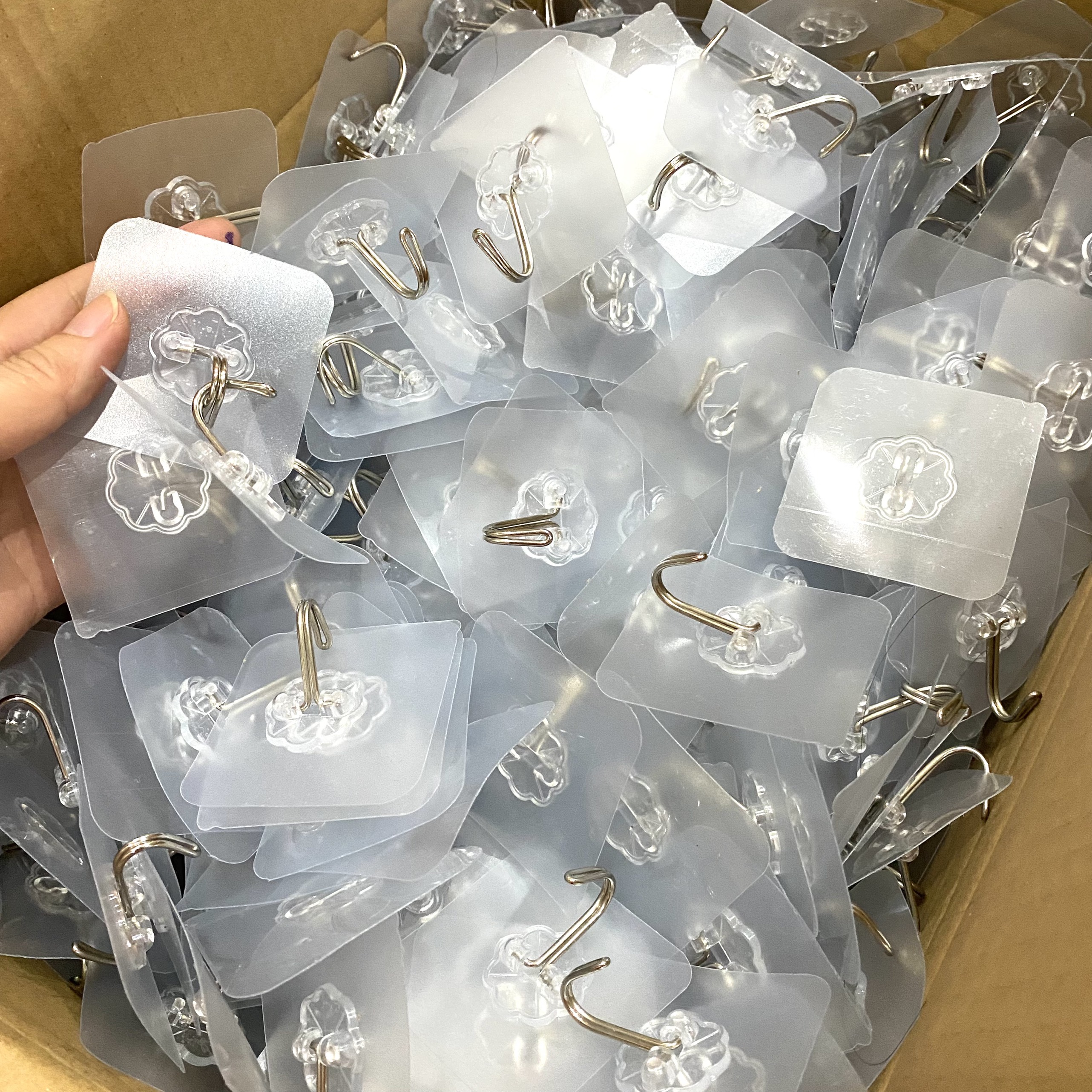 Combo 10 Móc Dán Tường Siêu Dính Trong Suốt Chịu Lực Tốt Treo Tường Chắc Chắn 6x6 cm