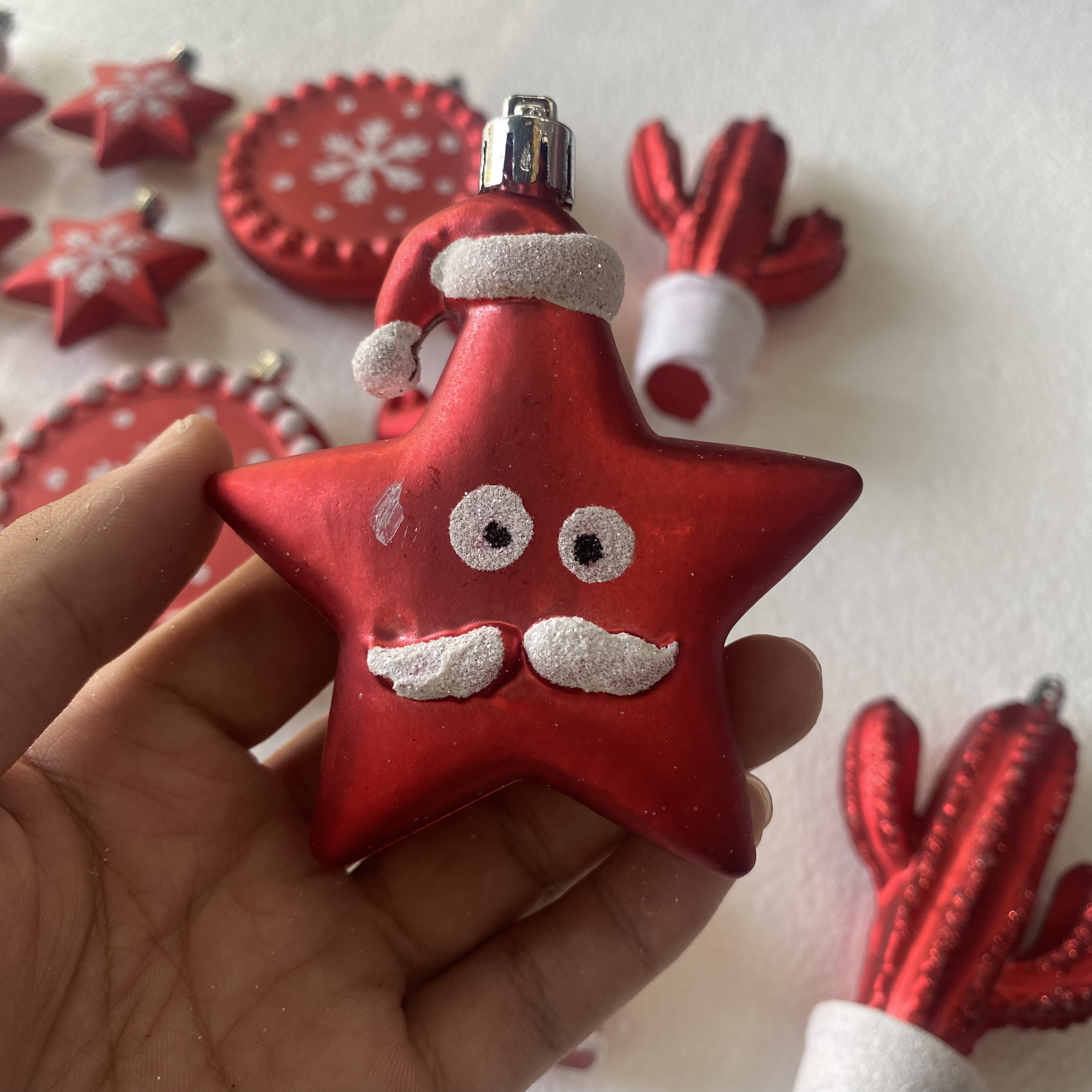 Set 21 món đồ treo cây thông Noel trang trí Giáng Sinh màu ghi xám phủ nhũ lấp lánh sang trọng