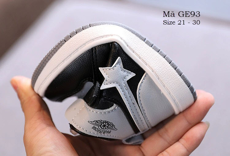 Giày cổ cao cho bé trai bé gái dáng sneaker thể thao năng động và cá tính phù hợp với trẻ em 1 - 5 tuổi đi học đi chơi GE93