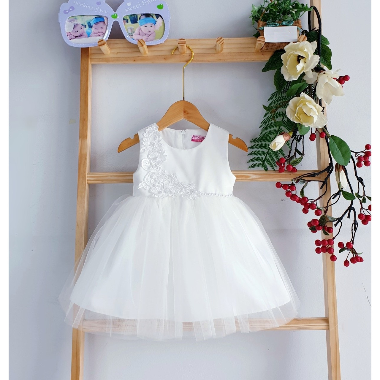 Váy công chúa cho bé gái đi học đi chơi đi tiêc đính hoa trắng DBG041