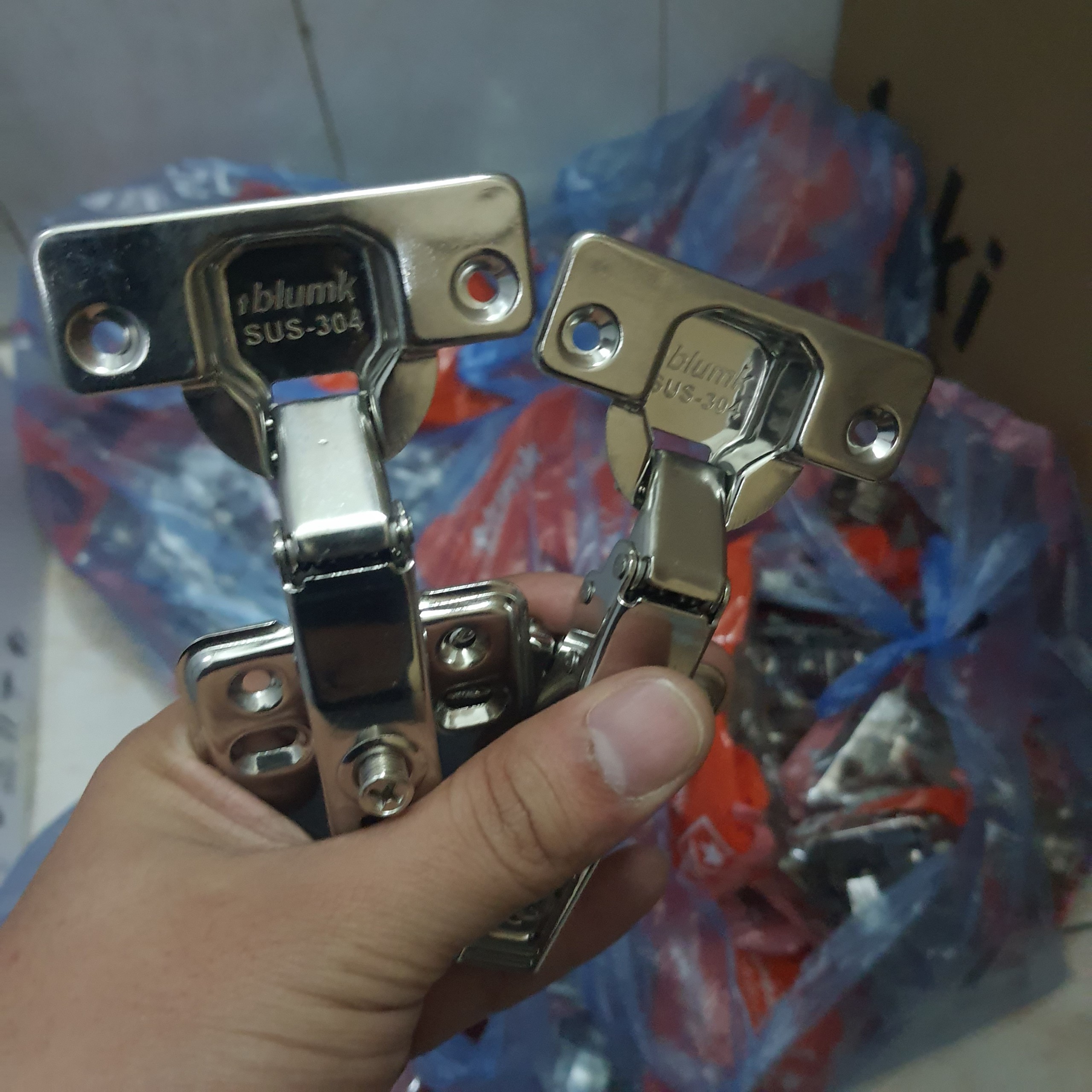 Bản Lề Cánh Tủ INOX Không Gỉ 304 BLUMK Giảm Chấn - Tháo Lắp Nhanh