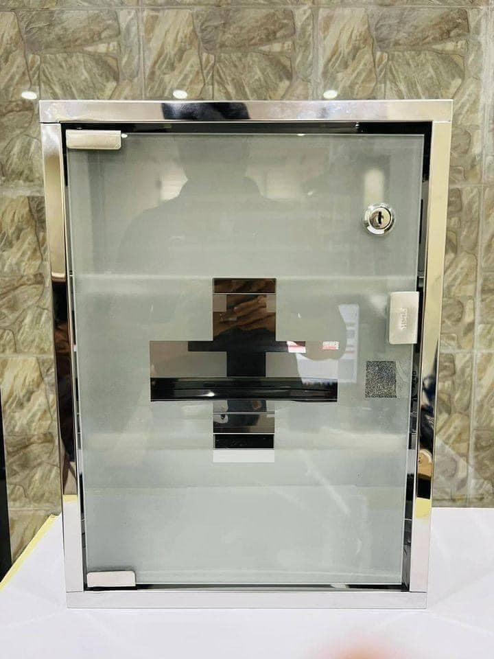 TỦ THUỐC GIA ĐÌNH WENKO CỬA KÍNH 30x40cm Hàng chính hãng