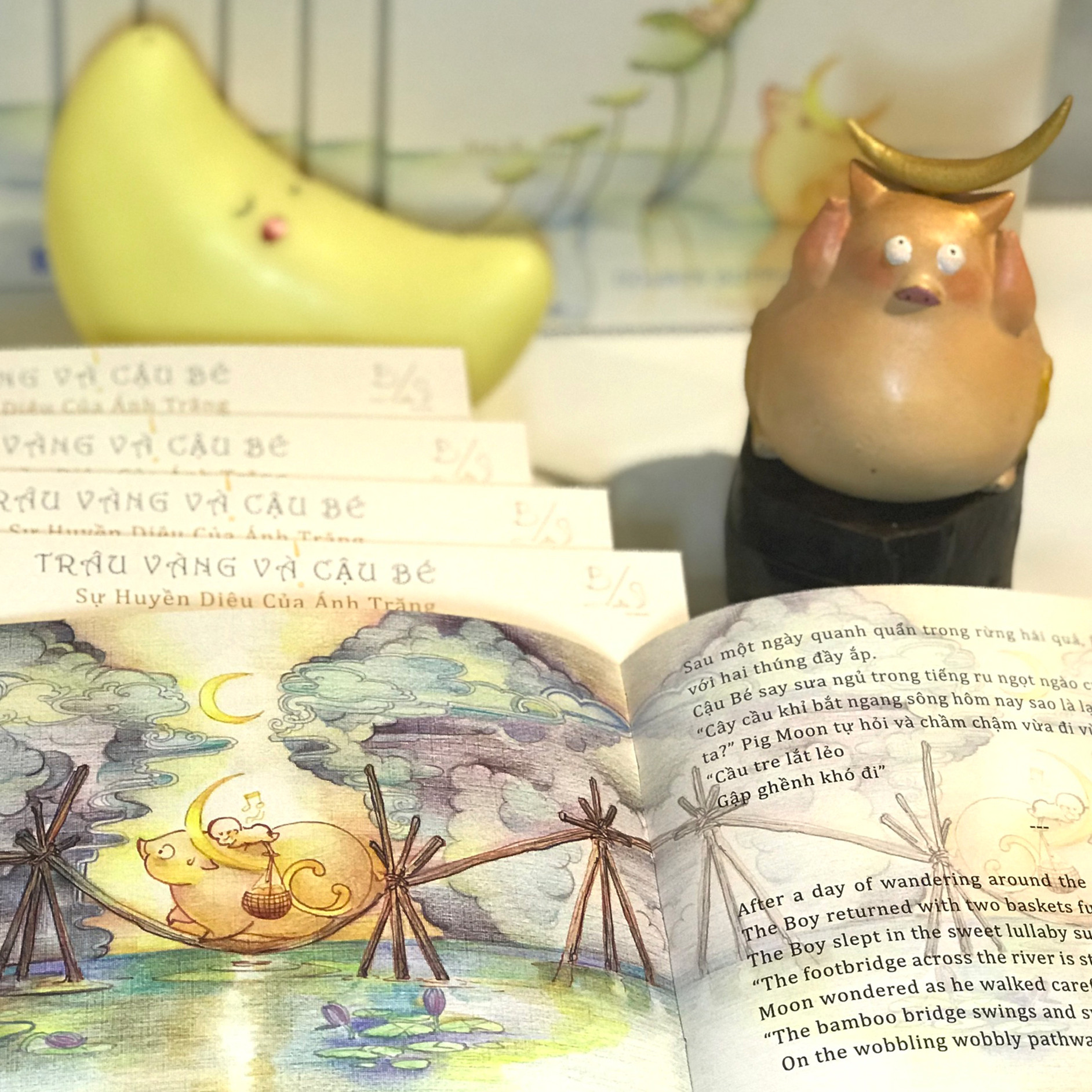 Sách hay - Sách thiếu nhi - Truyện cổ tích song ngữ Anh Việt &quot;TRÂU VÀNG VÀ CẬU BÉ – Sự huyền diệu của Ánh Trăng&quot; - Art book - Pig Moon Bookstore