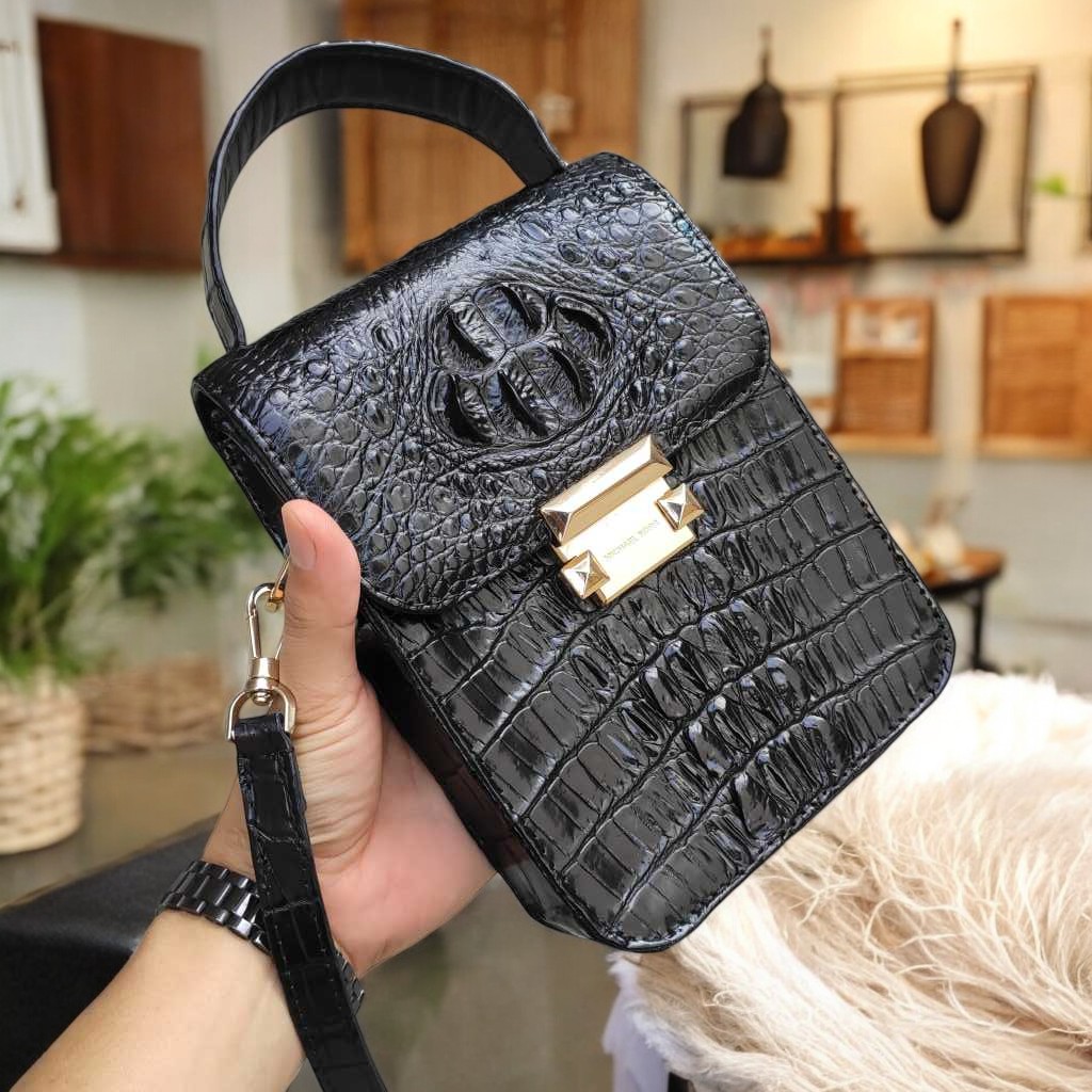 Túi chữ nhật Da cá sấu. Thiết kế đơn giản cho khách thích đổi kiểu!