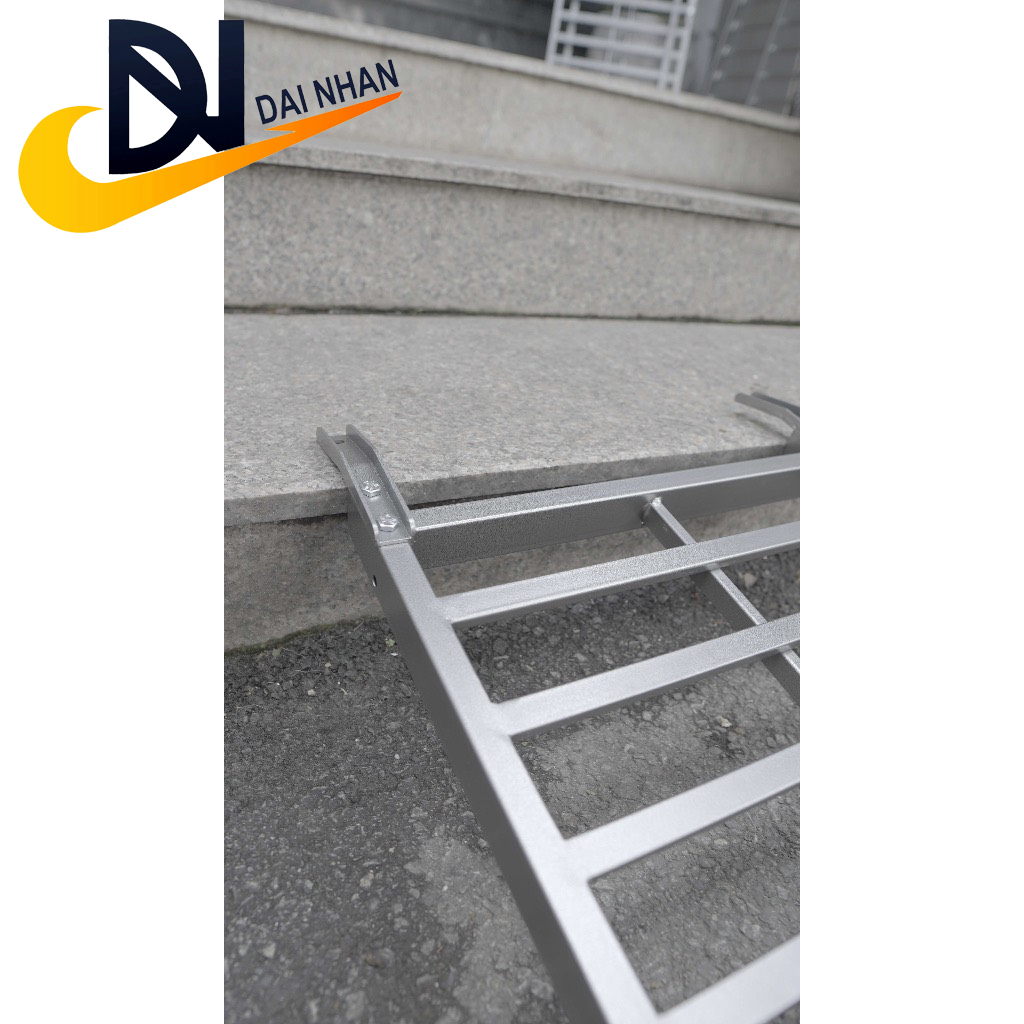 Thang dắt xe máy DAI NHAN chất liệu bằng thép sơn tĩnh điện, chiều rộng 45cm (Bậc thềm từ 15-40cm)