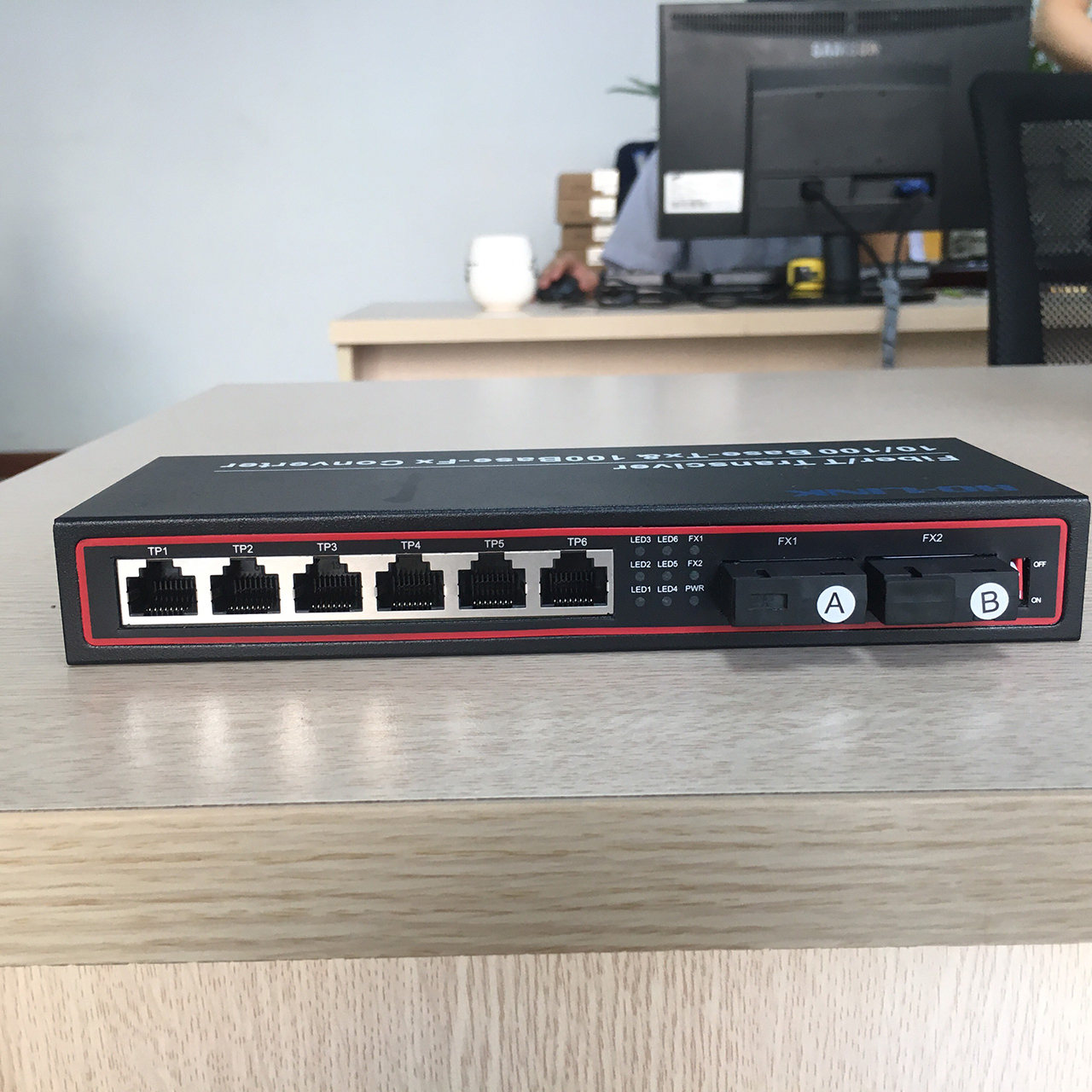 Switch Quang 2 Cổng SC 6 Cổng Lan 10/100Mbps Ho-link HL-2F4ESC - Hàng Chính hãng