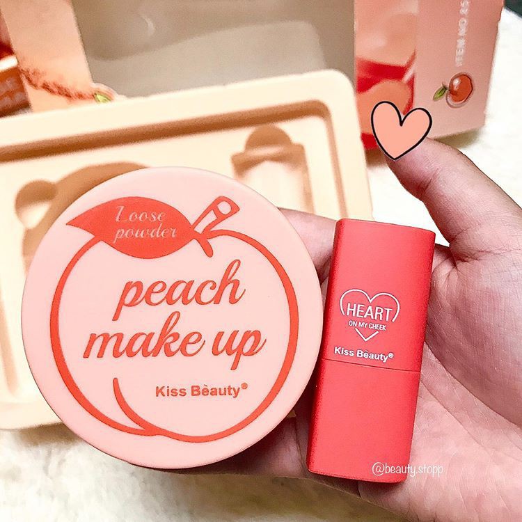 Bộ Trang Điểm 2In1 Peach Make Up Set Của Kiss Beauty (gồm phấn phủ + thanh phấn má)