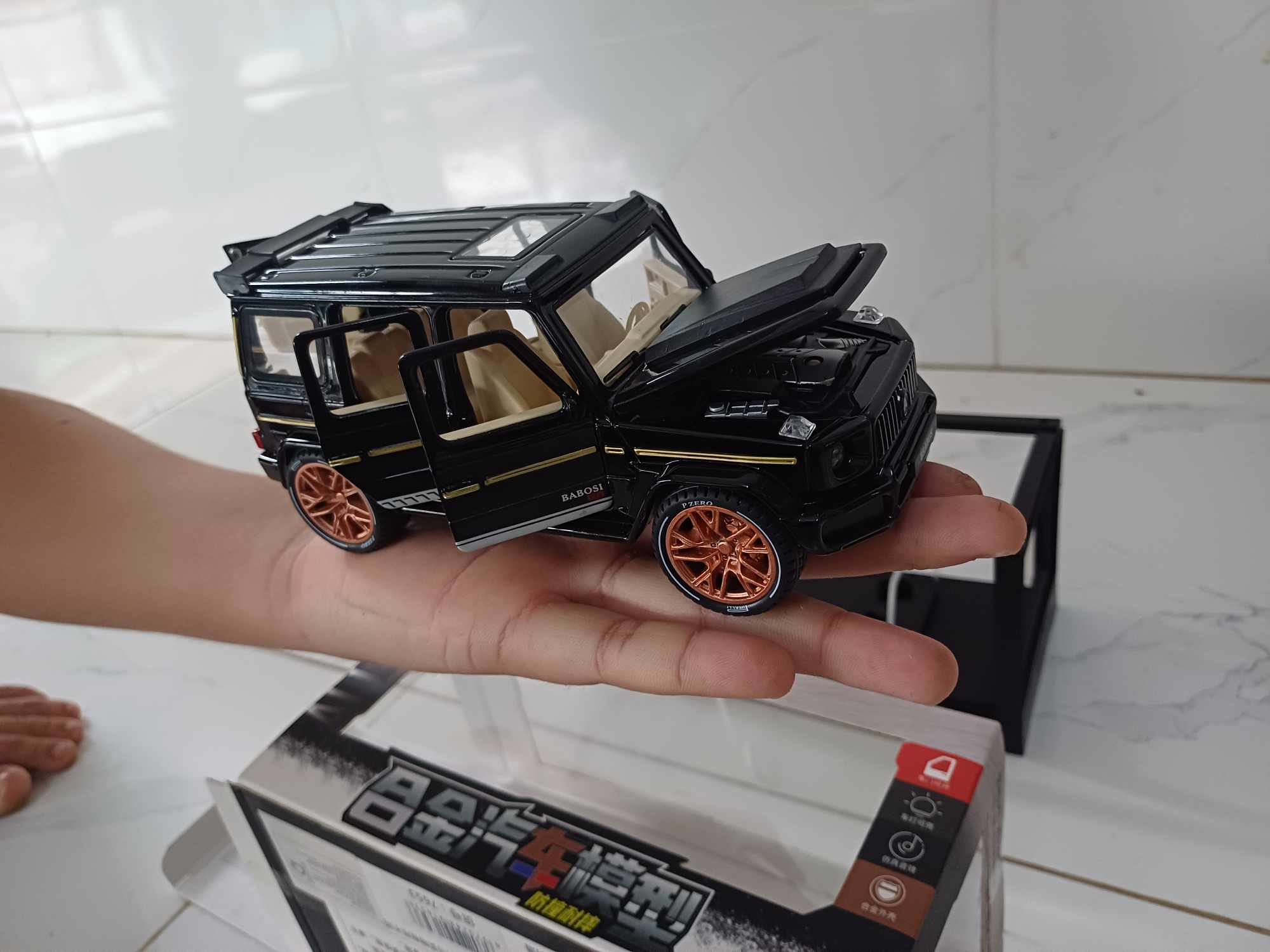 Đồ chơi mô hình xe G63 size 17x6.5x7cm mở cửa mở mui có tiếng siêu ngầu