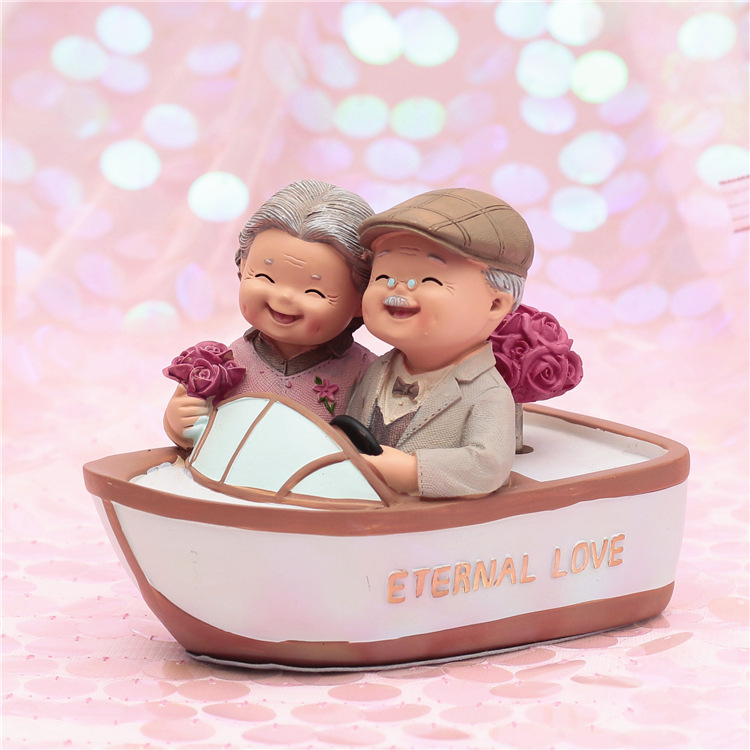 Tượng Ông Bà Lái Ca Nô
