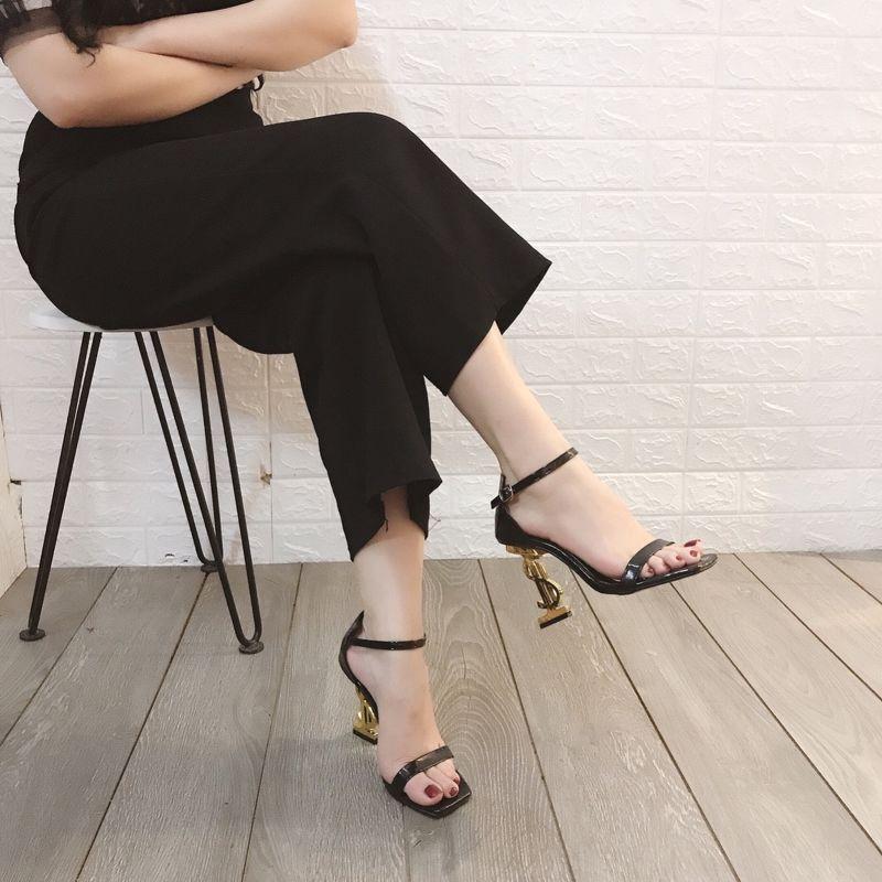 Sandal quai mảnh gót vàng
