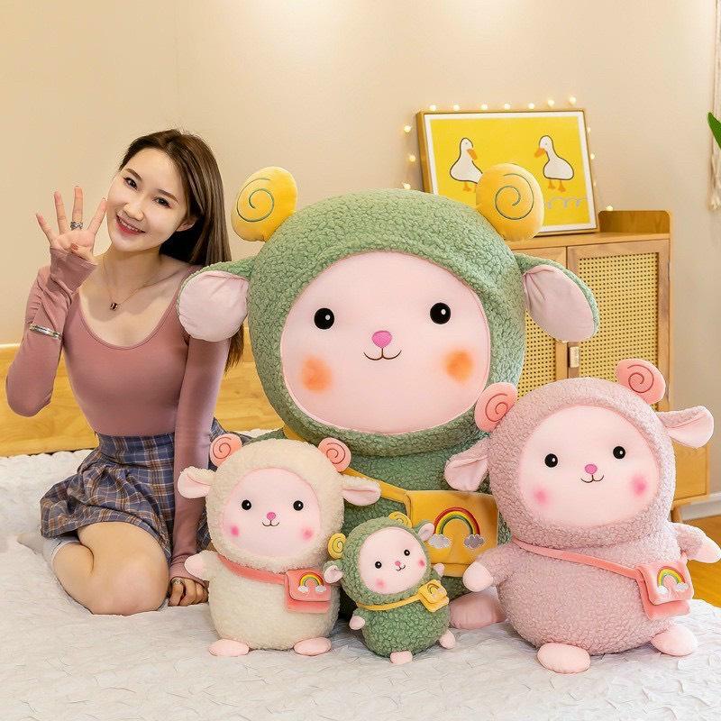 Gấu bông con cừu đeo cặp dễ thương, cừu lông xù siêu cưng cute (25cm) mẫu mới siêu hot, hàng xịn cao cấp loại 1 an toàn cho trẻ nhỏ