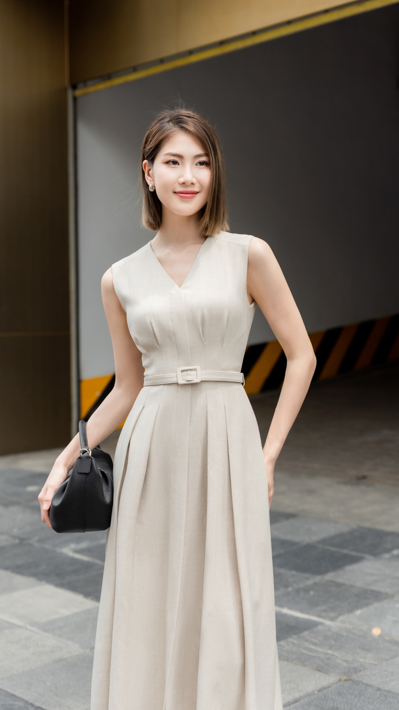 Đầm xòe sát nách xếp ly thân trước Larrisa thiết kế cao cấp WHITE CHIC