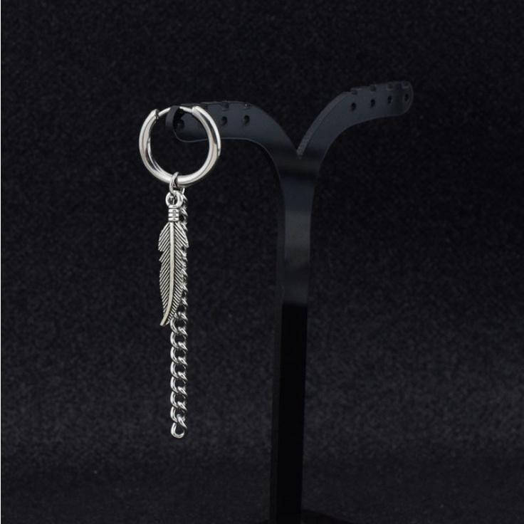 Khuyên tai Jungkook chiếc lá