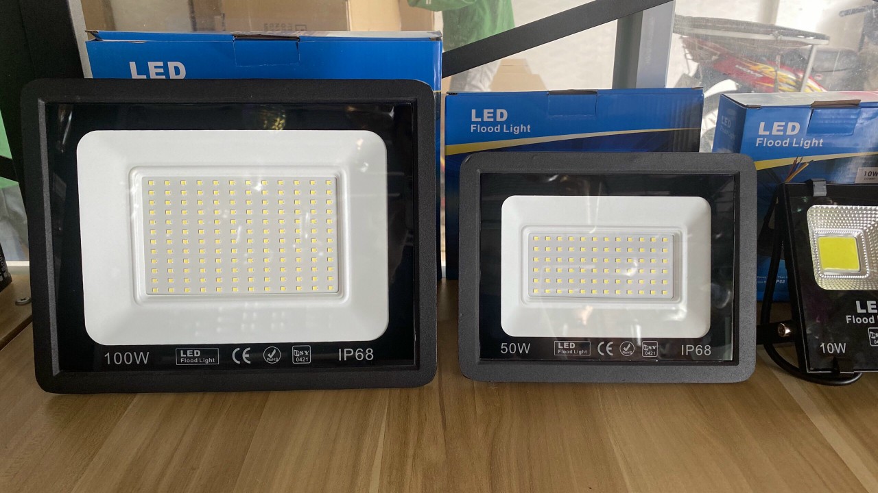 Đèn pha Led cao cấp chống nước IP68 220v-300w