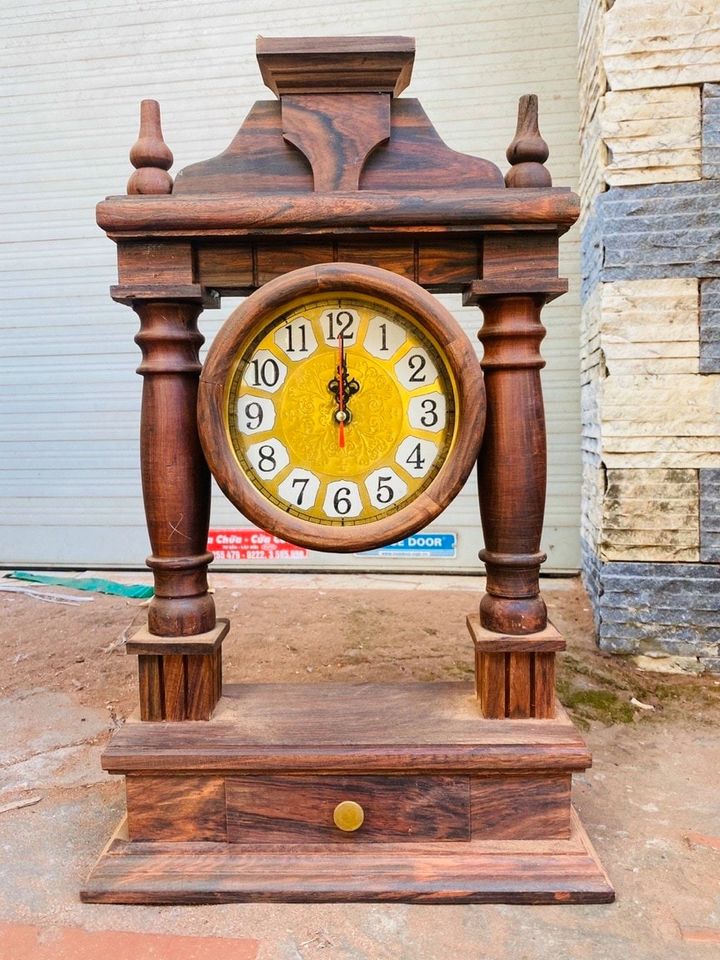 Đồng hồ để bàn gỗ Trắc Ta cực độc đáo