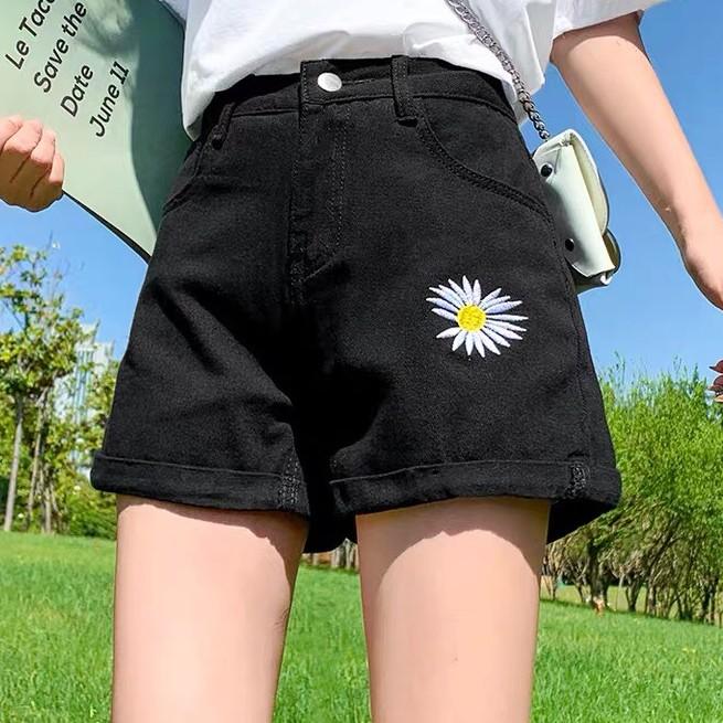 Quần Short Cạp Cao Ống Rộng Thêu Hoa Cúc