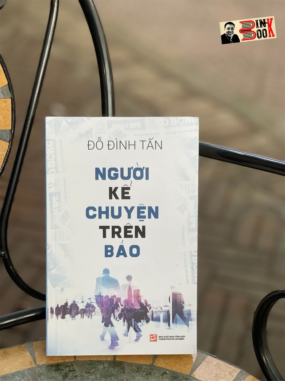 NGƯỜI KỂ CHUYỆN TRÊN BÁO - Đỗ Đình Tấn - NXB Tổng Hợp Thành Phố Hồ Chí Minh.