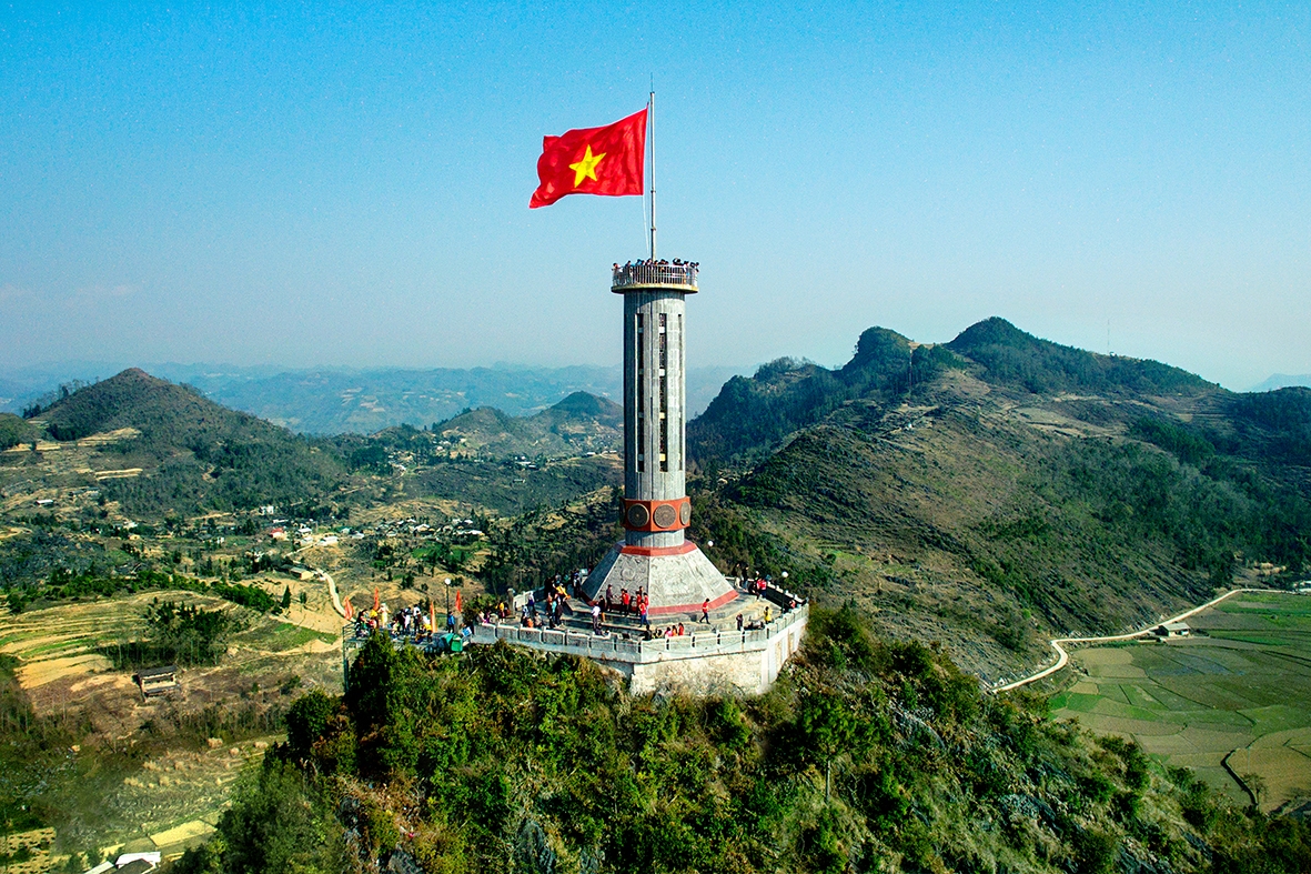 TOUR ĐÔNG – TÂY BẮC HÙNG VĨ: HÀ NỘI - HÀ GIANG - ĐỒNG VĂN - LŨNG CÚ