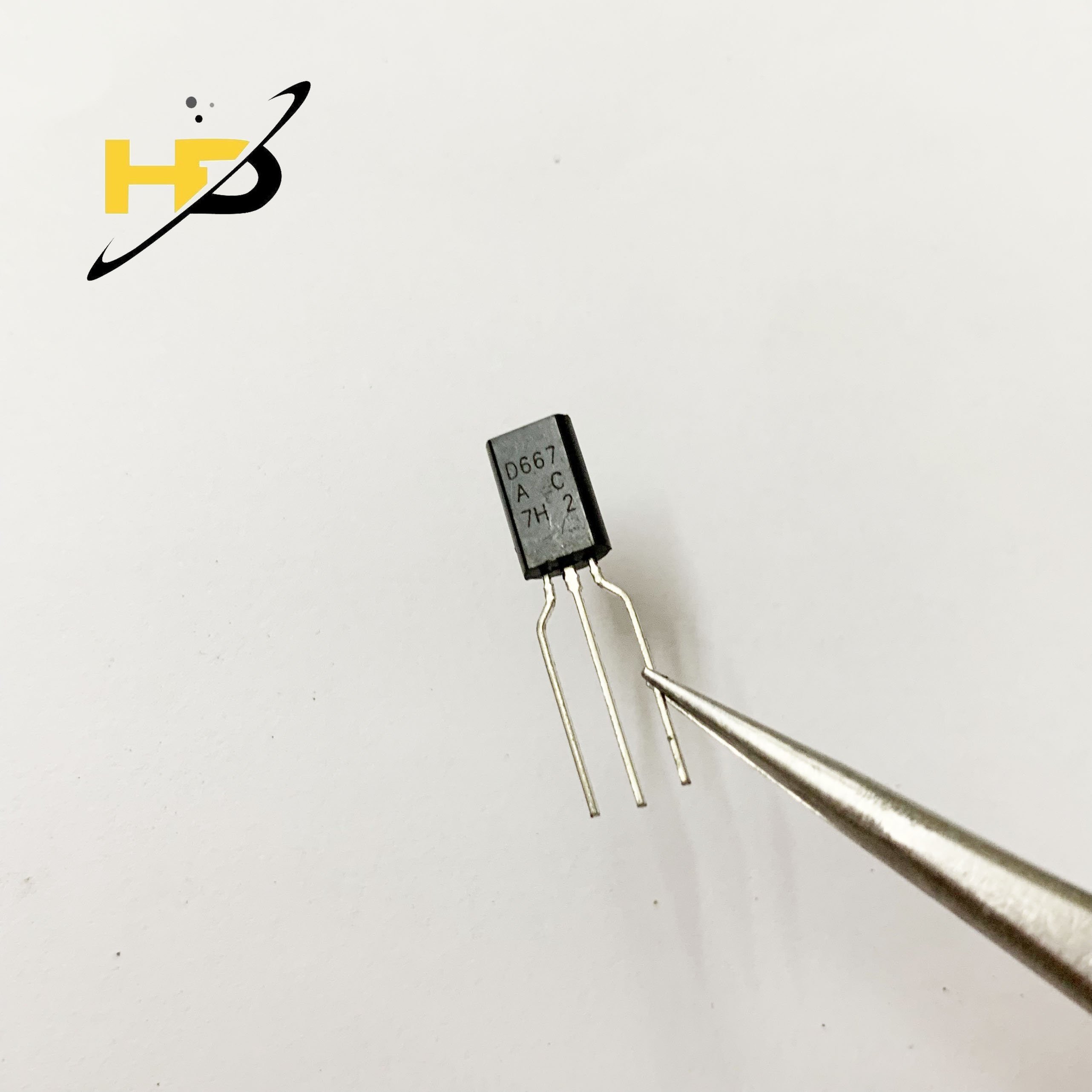 Dây 20 Chiếc D667 Transistor Nghịch NPN TO-92 Loại 3 Chân ( Hàng Mới )