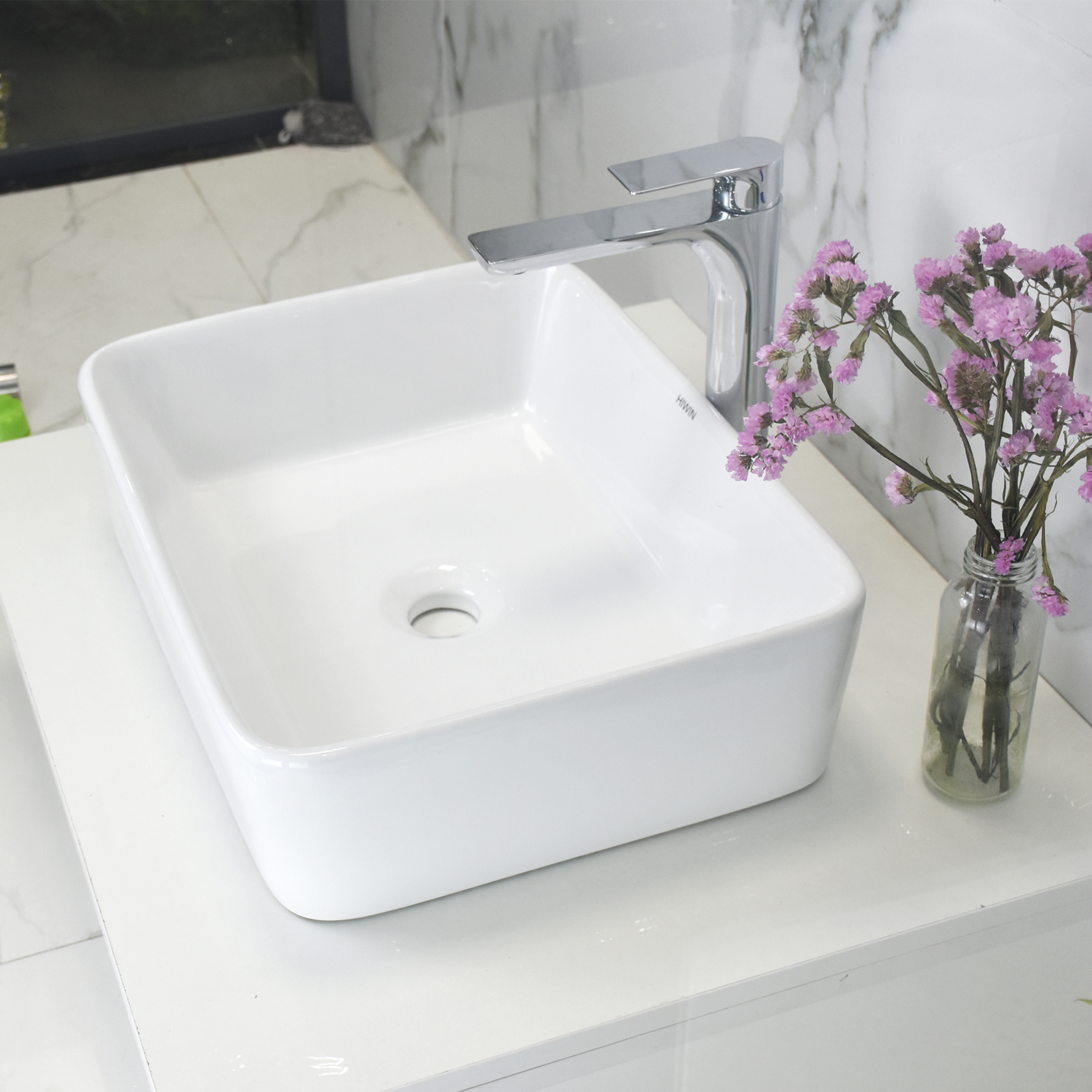 Chậu lavabo rửa mặt LP-8032 sứ trắng cao cấp kích thước 480x375x130mm