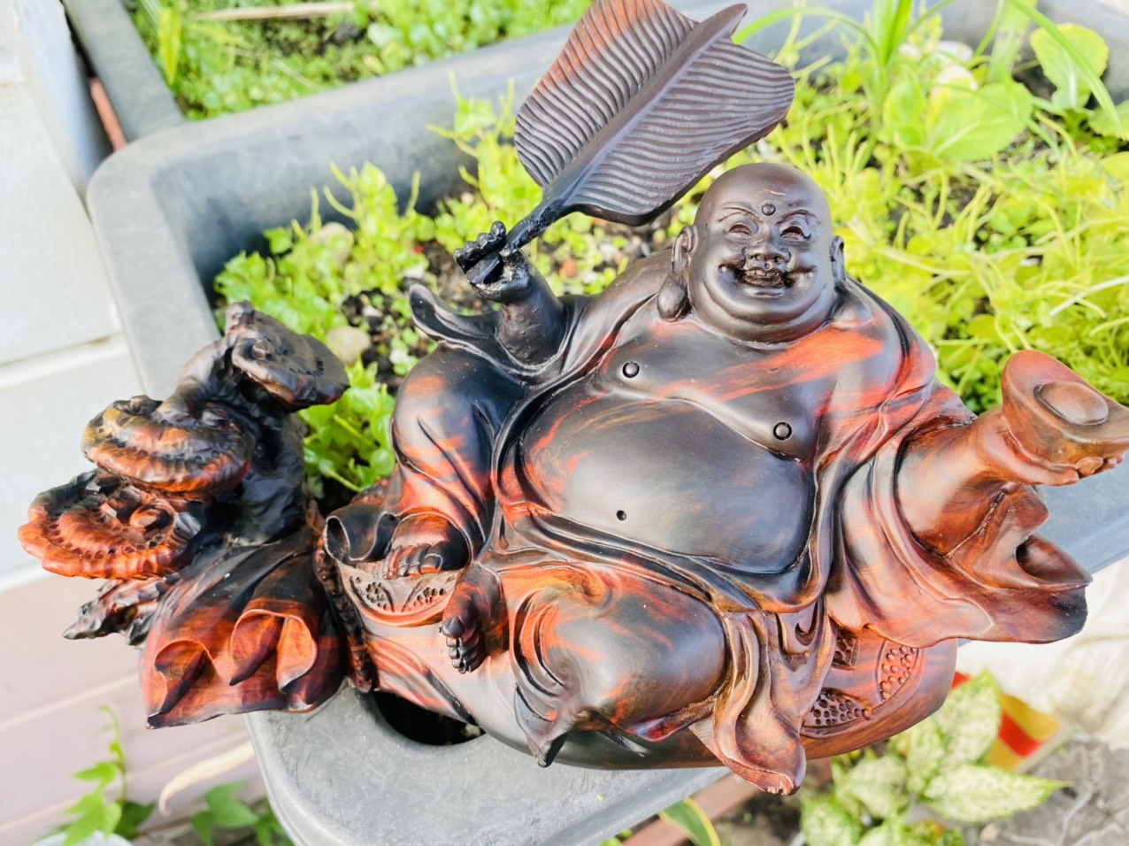 Tượng di lạc cầm quạt