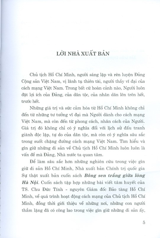 Bông Sen Trắng Giữa Lòng Hà Nội