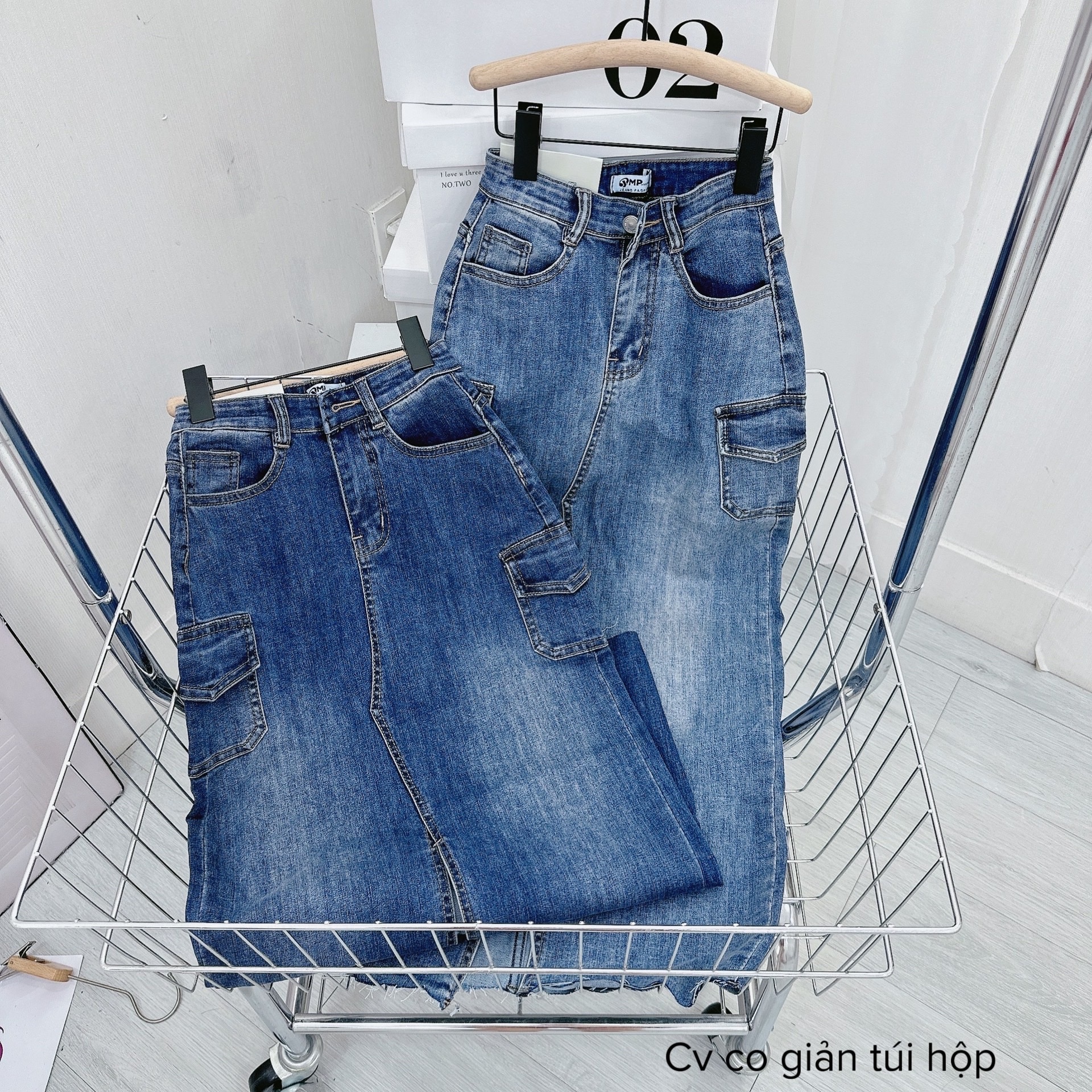 CHÂN VÁY DÀI LƯNG CAO JEANS MIDI CHỮ A ÔM BODY XẺ TRƯỚC CO GIÃN SUÔNG BÚT CHÌ TÚI HỘP ĐI TIỆC DẠO PHỐ ĐI CHƠI