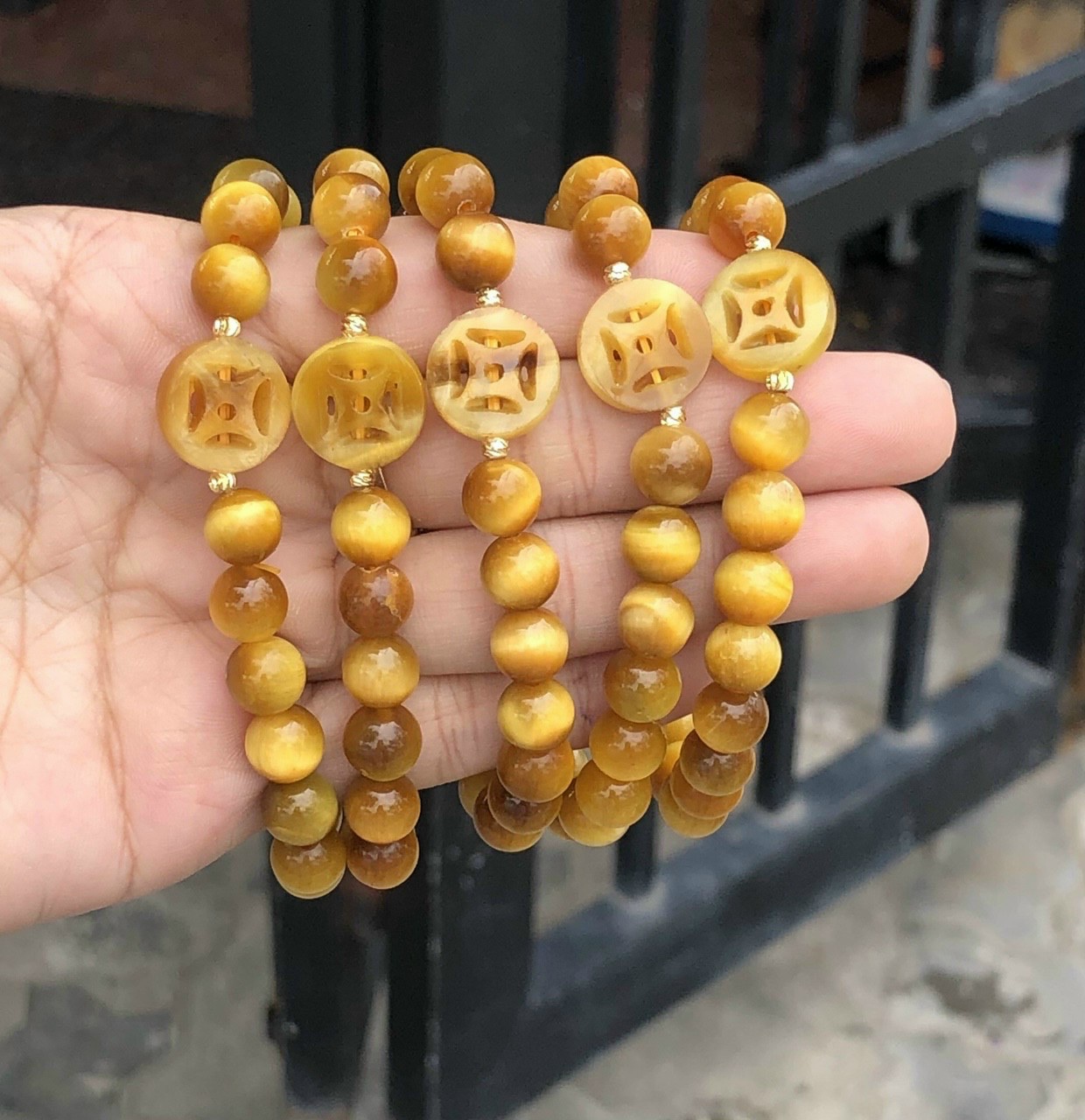 Vòng tay, lắc tay mix đồng tiền phong thủy đá mắt hổ vàng