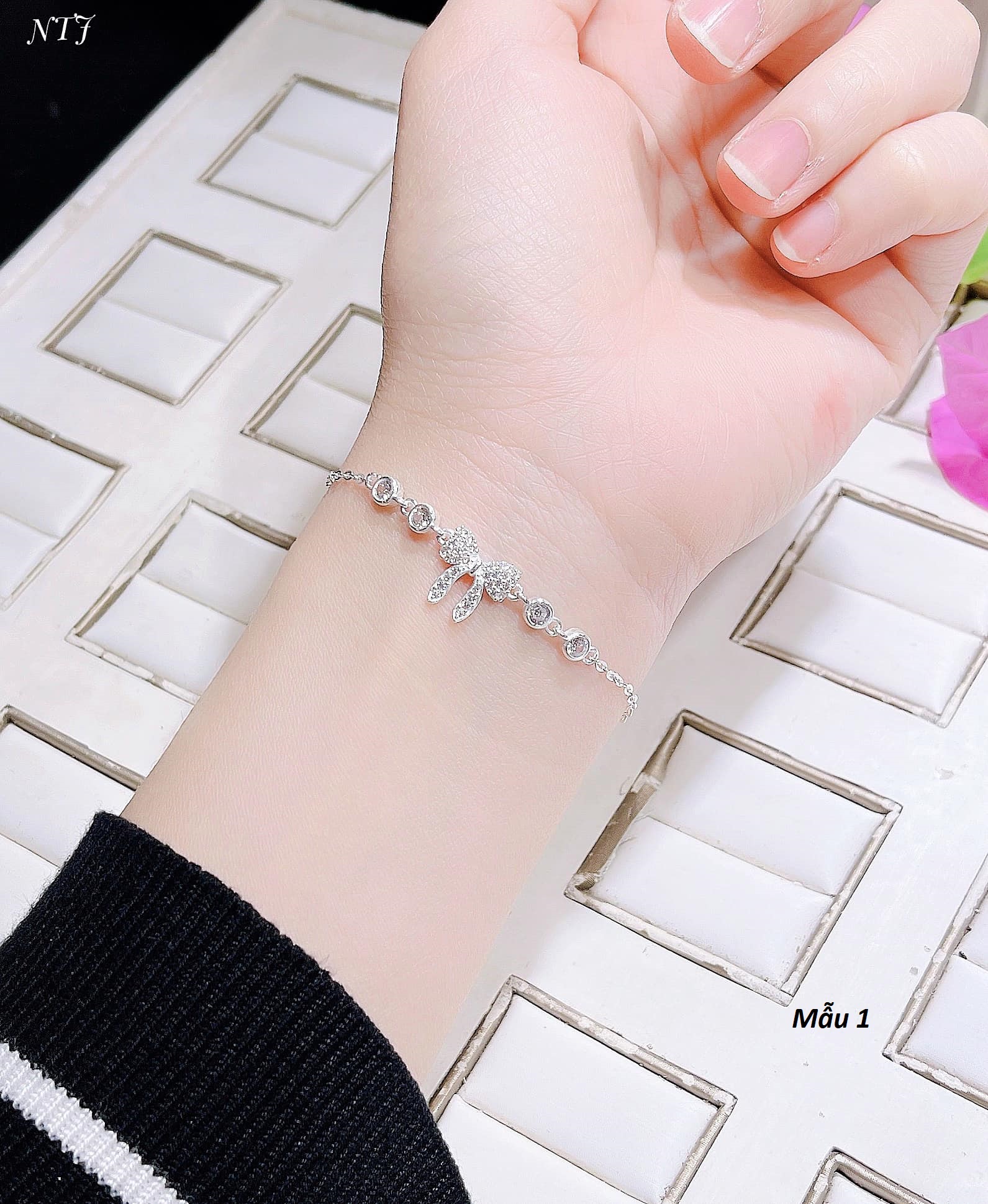 Lắc tay nữ thời trang chất liệu bằng bạc s925 MS085t