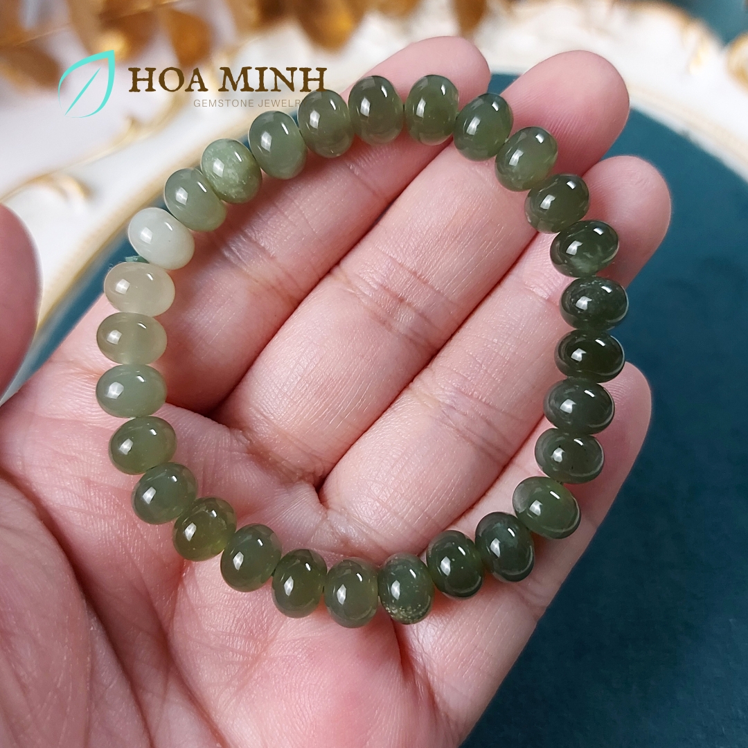 Vòng tay Ngọc Hòa Điền kiểu bánh xe xanh trong đậm size 7.9 li bóng bẩy cực VIP không kén mệnh