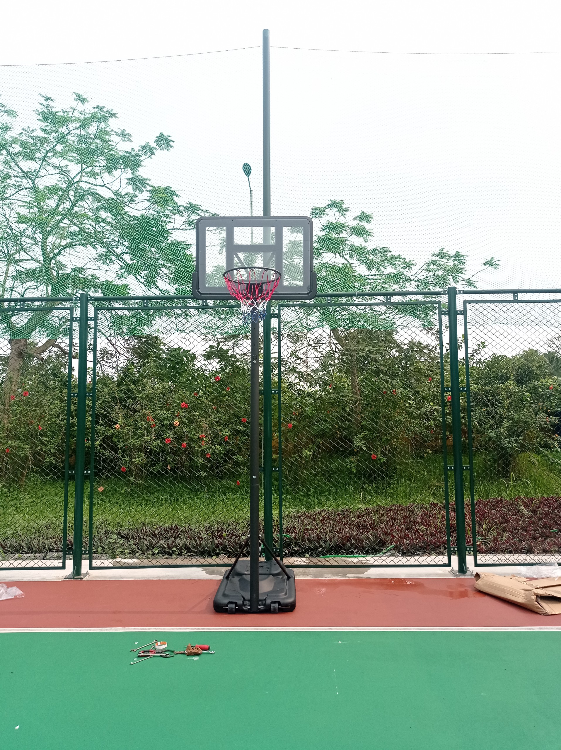 Trụ bóng rổ S021A (không có tay quay tăng chỉnh), trụ bóng rổ điều chỉnh từ 230 đến 305 cm, an toàn phù hợp cho người lớn và trẻ em