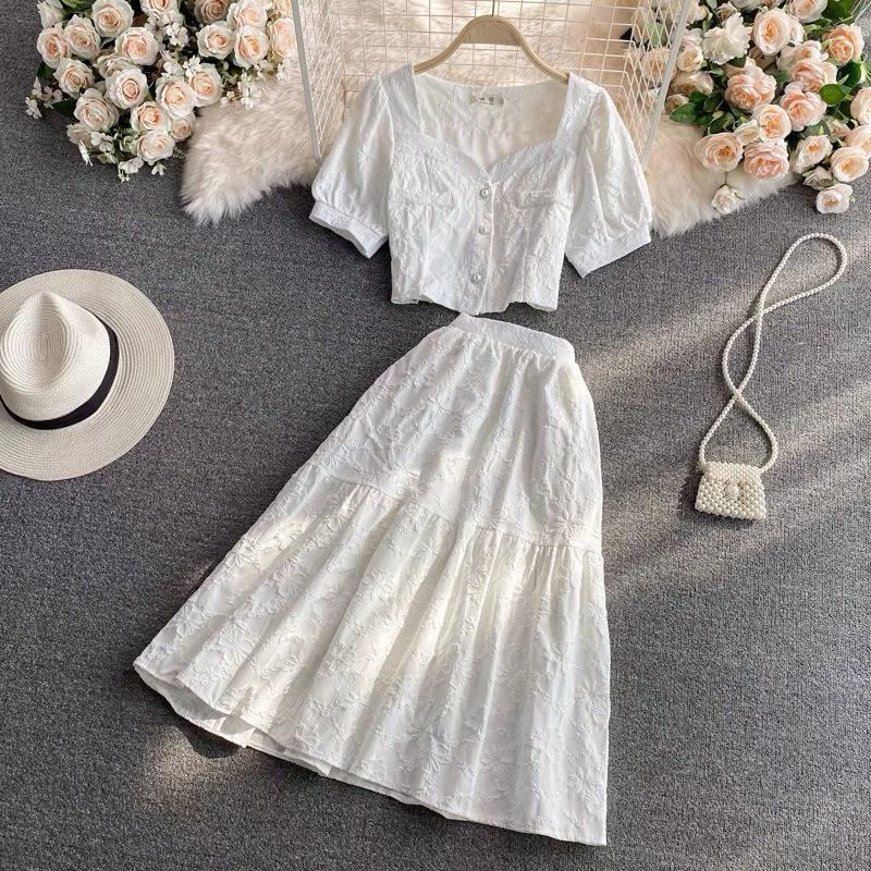 Set Áo Cổ Vuông Và Chân Váy