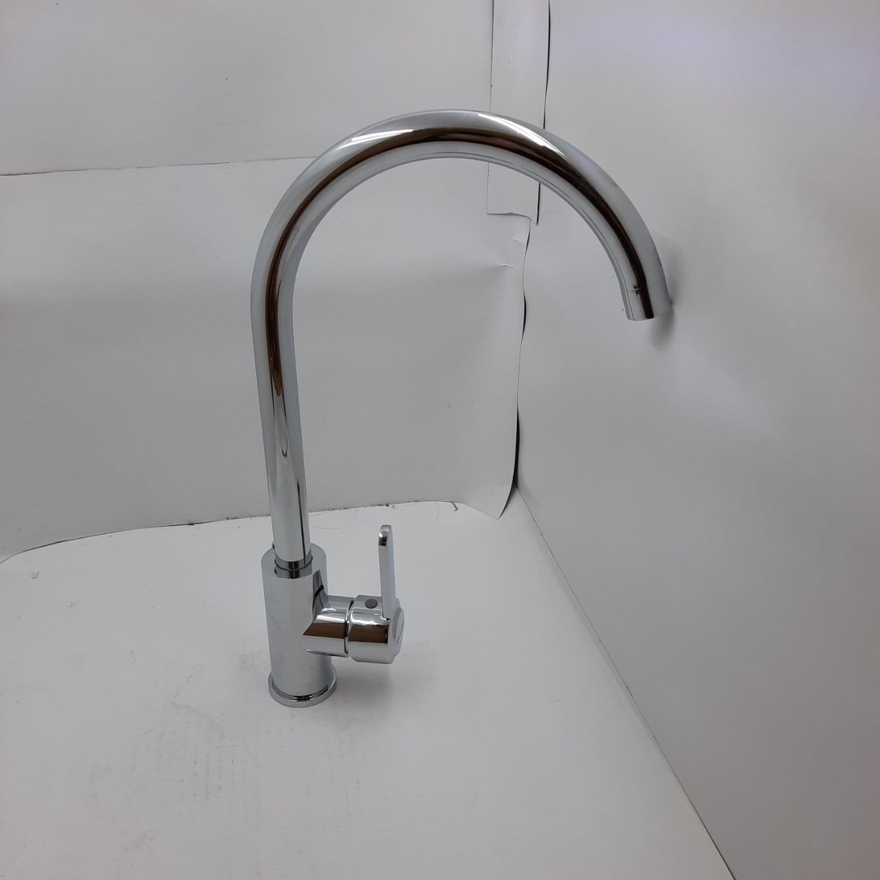 Vòi Rửa Bát Nóng Lạnh Đồng Mạ Crom Cao Cấp I15 Cổ Bi xoay 360 độ + Dây Cấp Và Chân Đồng