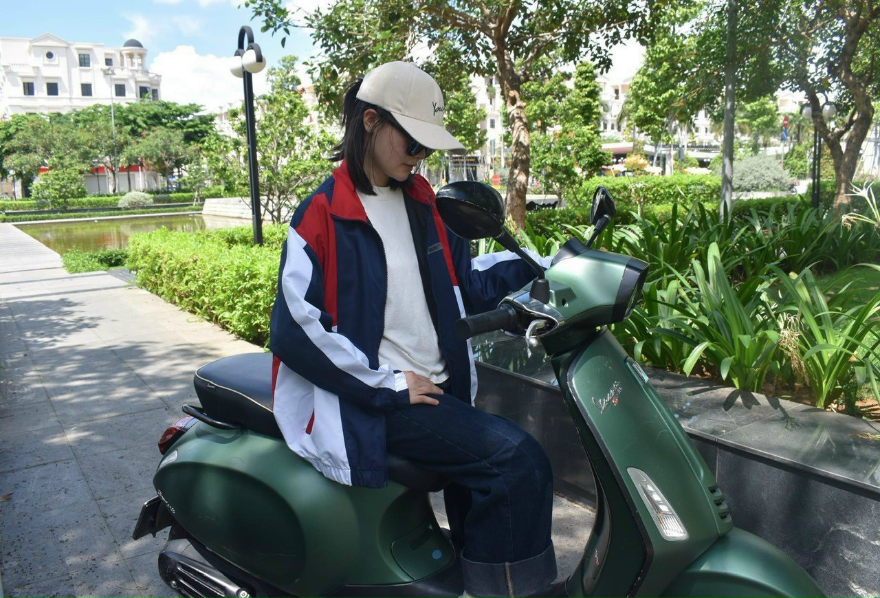 Áo khoác dù phối zip tay UNI.ME phối màu đỏ-đen form rộng unisex , áo khoác cặp đôi, áo khoác nhóm, áo khoác gió thể thao nhẹ cá tính