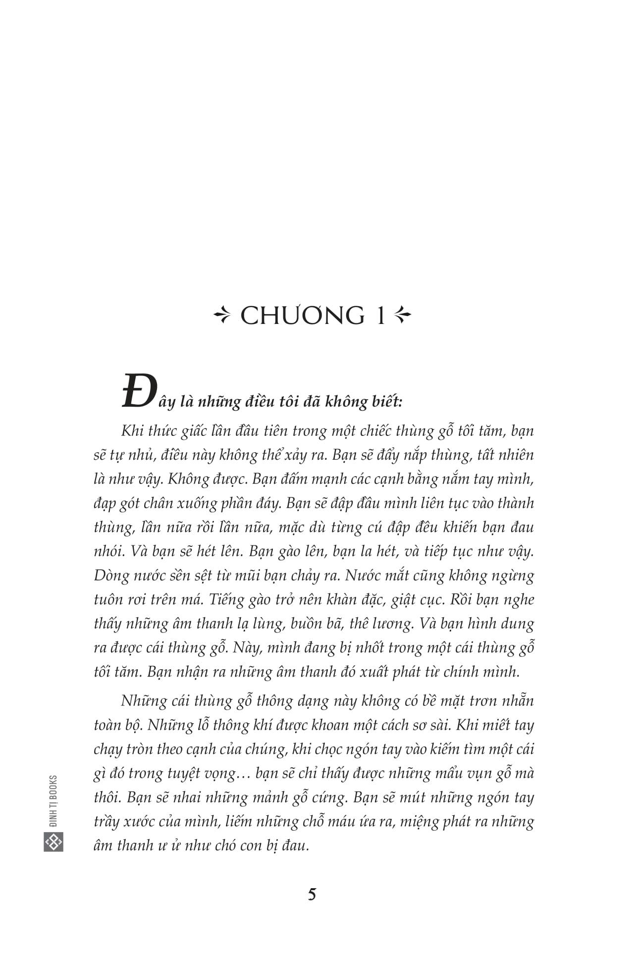 Cô Gái Trong Chiếc Thùng Gỗ