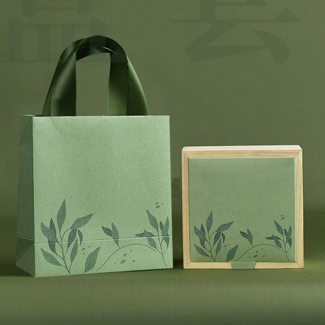 Túi giấy đựng quà dây quai ruy băng màu xanh lá - Kích thước 19.5x24.5x9cm phù hợp các món quà Organic thiên nhiên Q1838