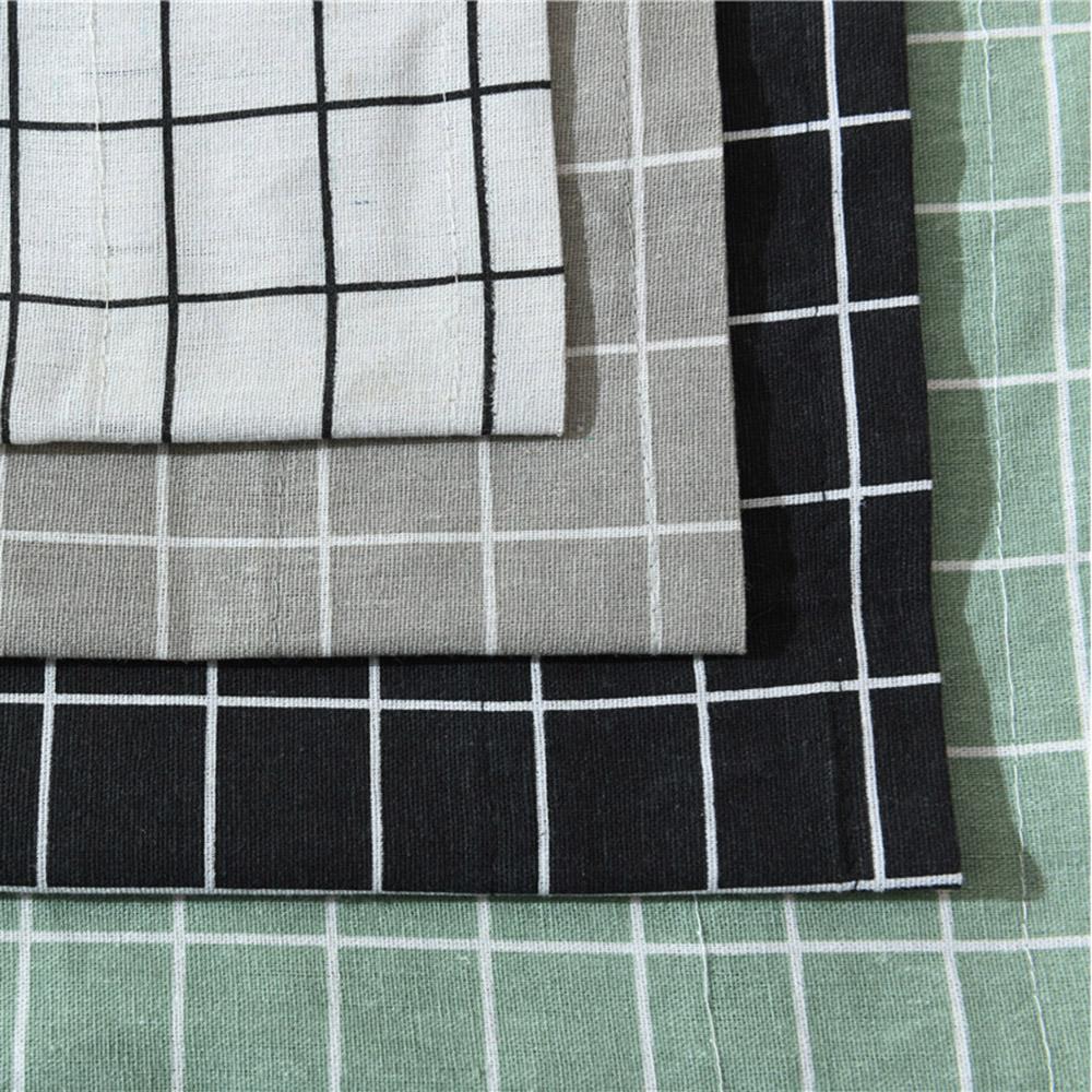 Rèm cửa lưới sọc, thiết kế nữa kín, chất liệu Polyester, phẳng, mịn, mềm mại, đường chỉ may tốt và không bị nhàu