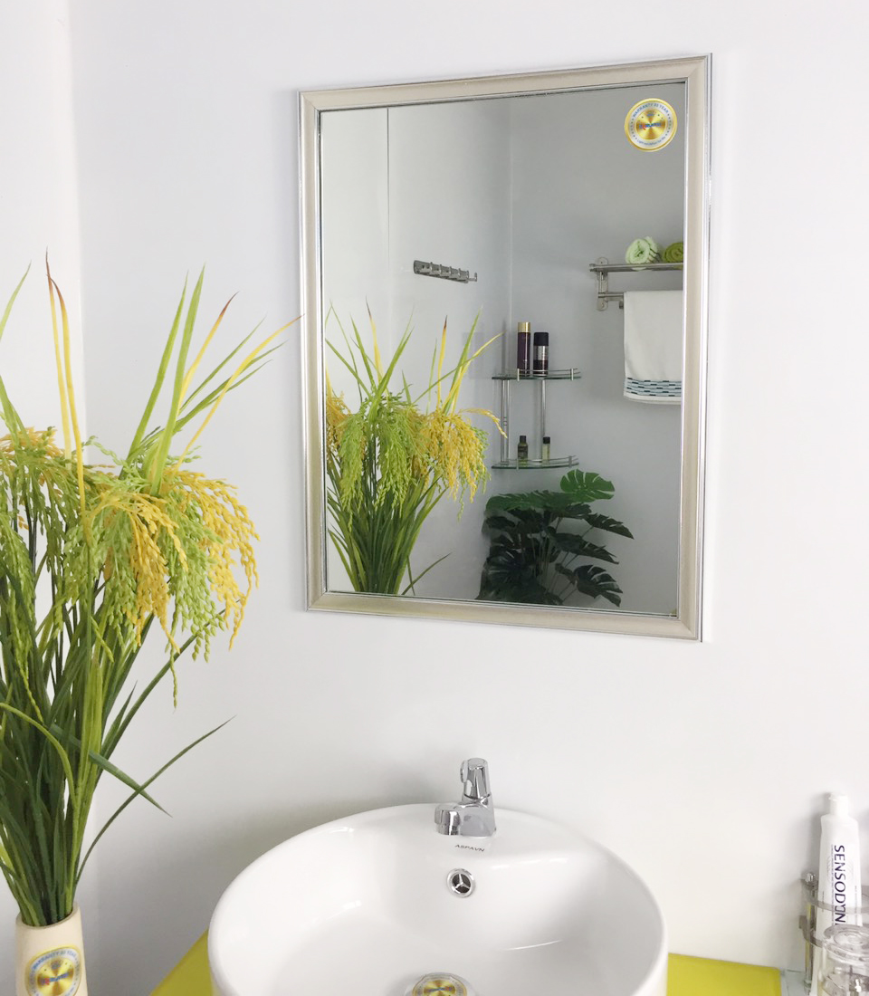 Gương phòng tắm màu trắng bạc Kibath KT 45x60 cm