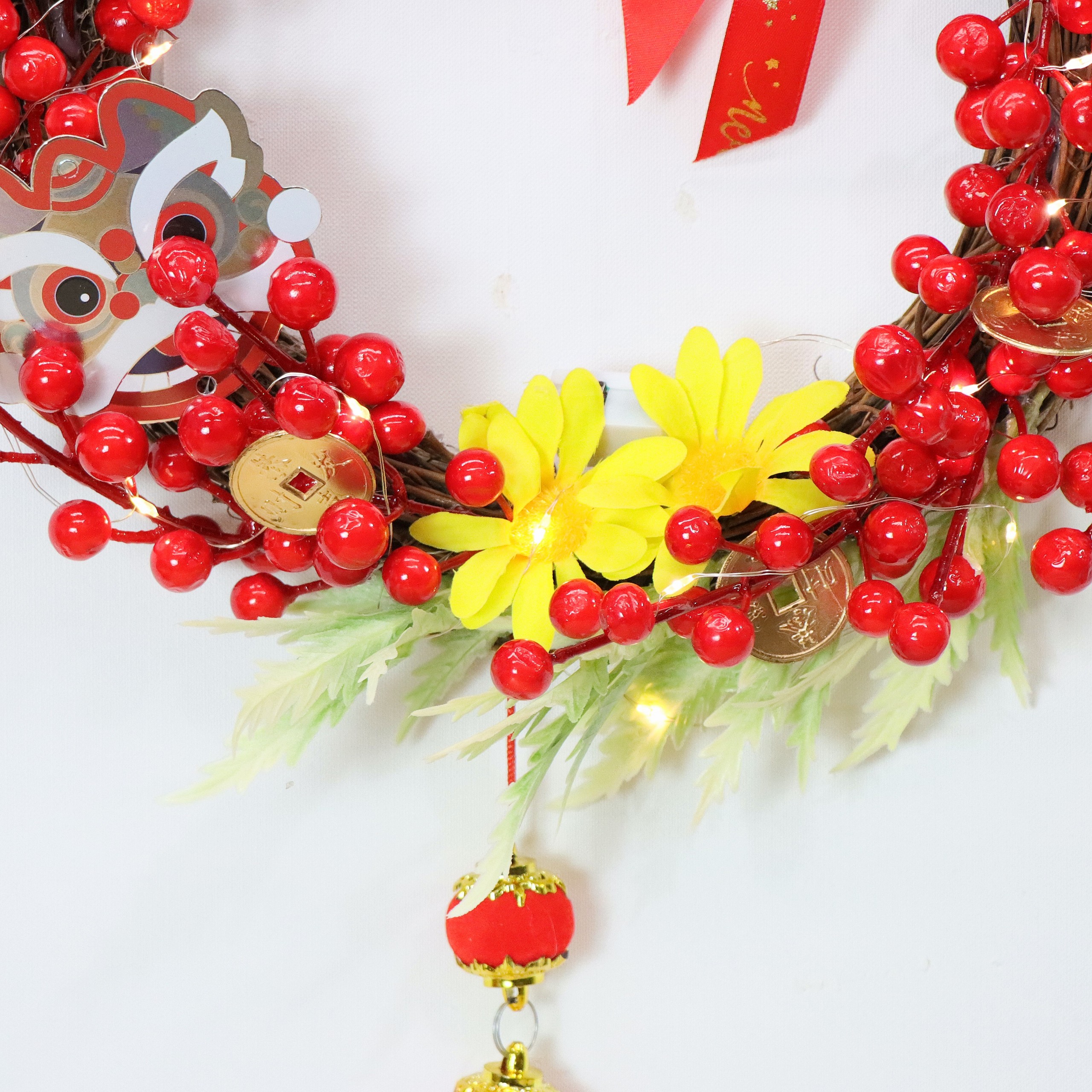 Vòng hoa tết H46, vòng quả đỏ  trang trí tặng kèm đèn