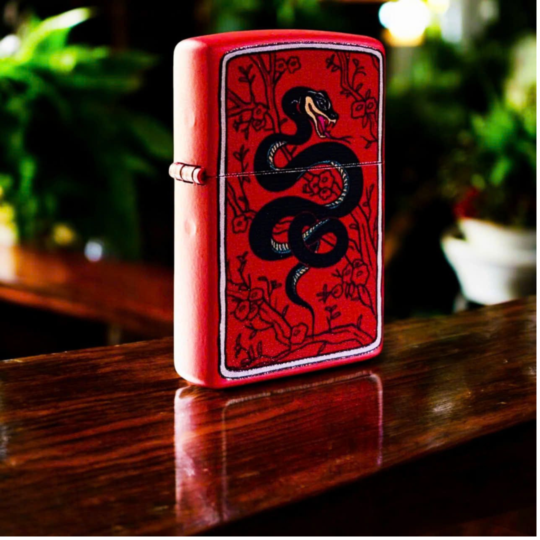 Bật lửa Zippo Year of the Snake - Phiên Bản 12 Con Giáp (Tuổi Tỵ) Thiết Kế Việt Nam, Sơn Tĩnh Điện Đỏ May Mắn Chính Hãng